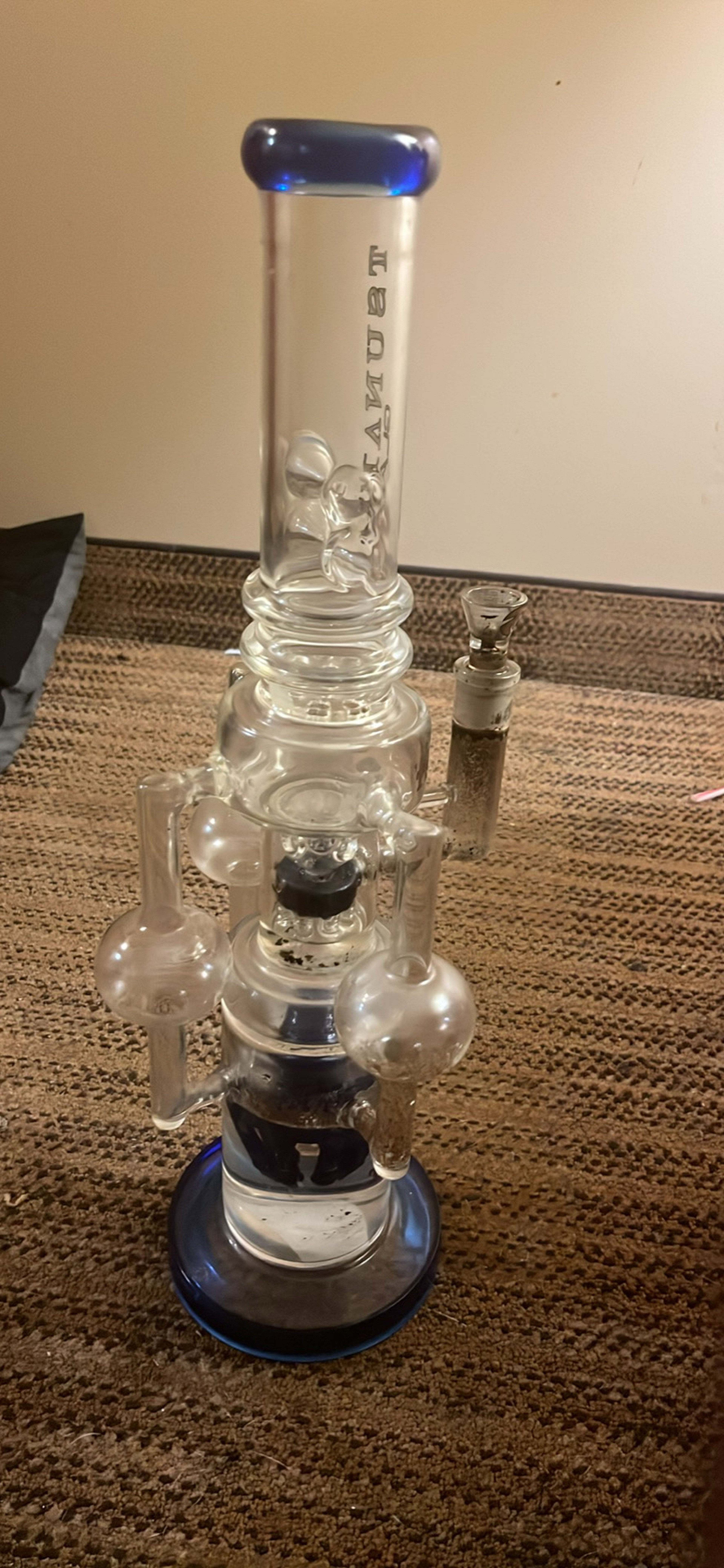 TSUNAMI GLASS BONG image 0