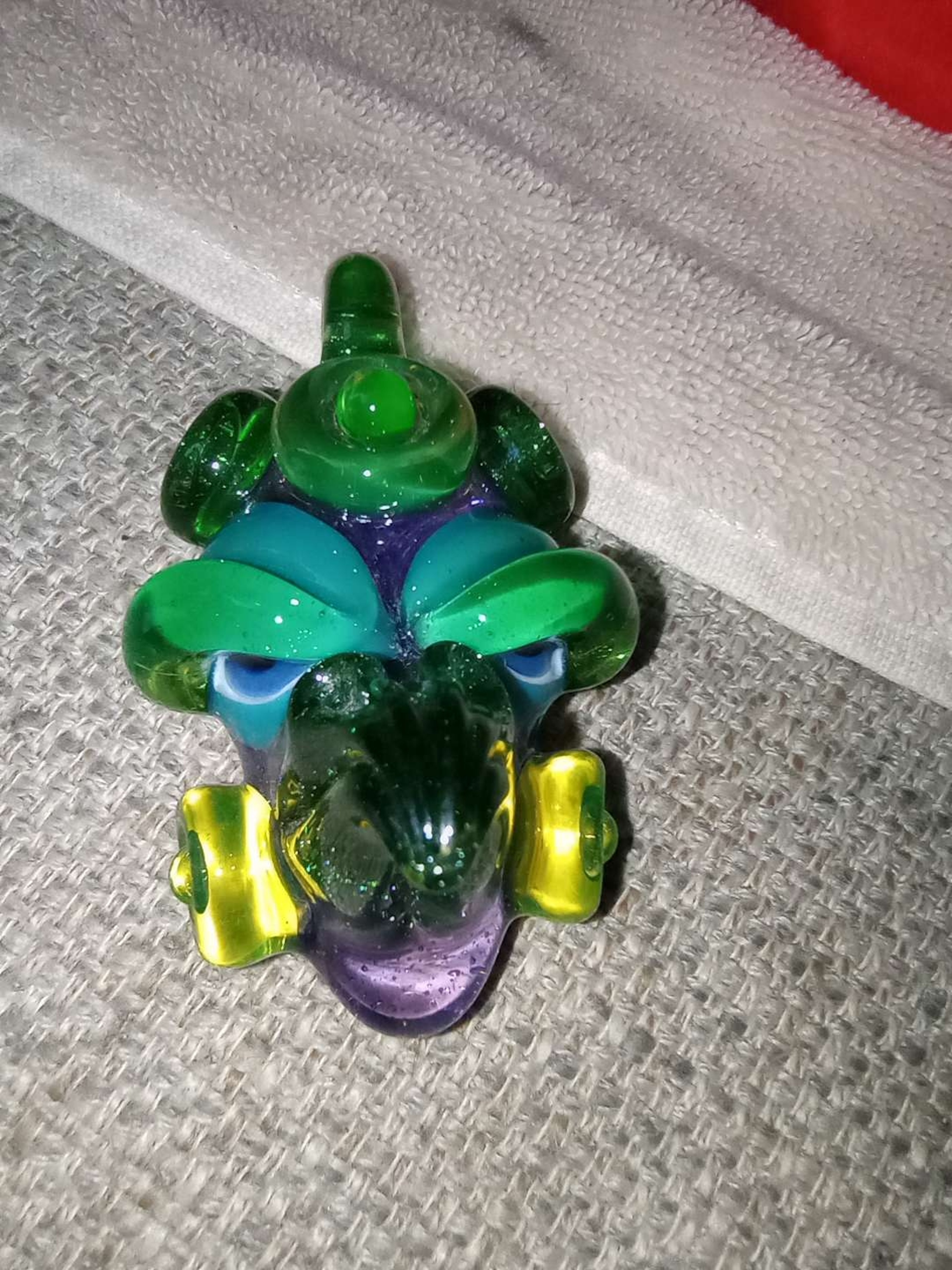 Preview pic of Creep glass totem bird UV