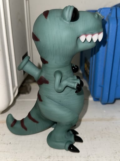 Preview pic of Rex right arm was super glued back