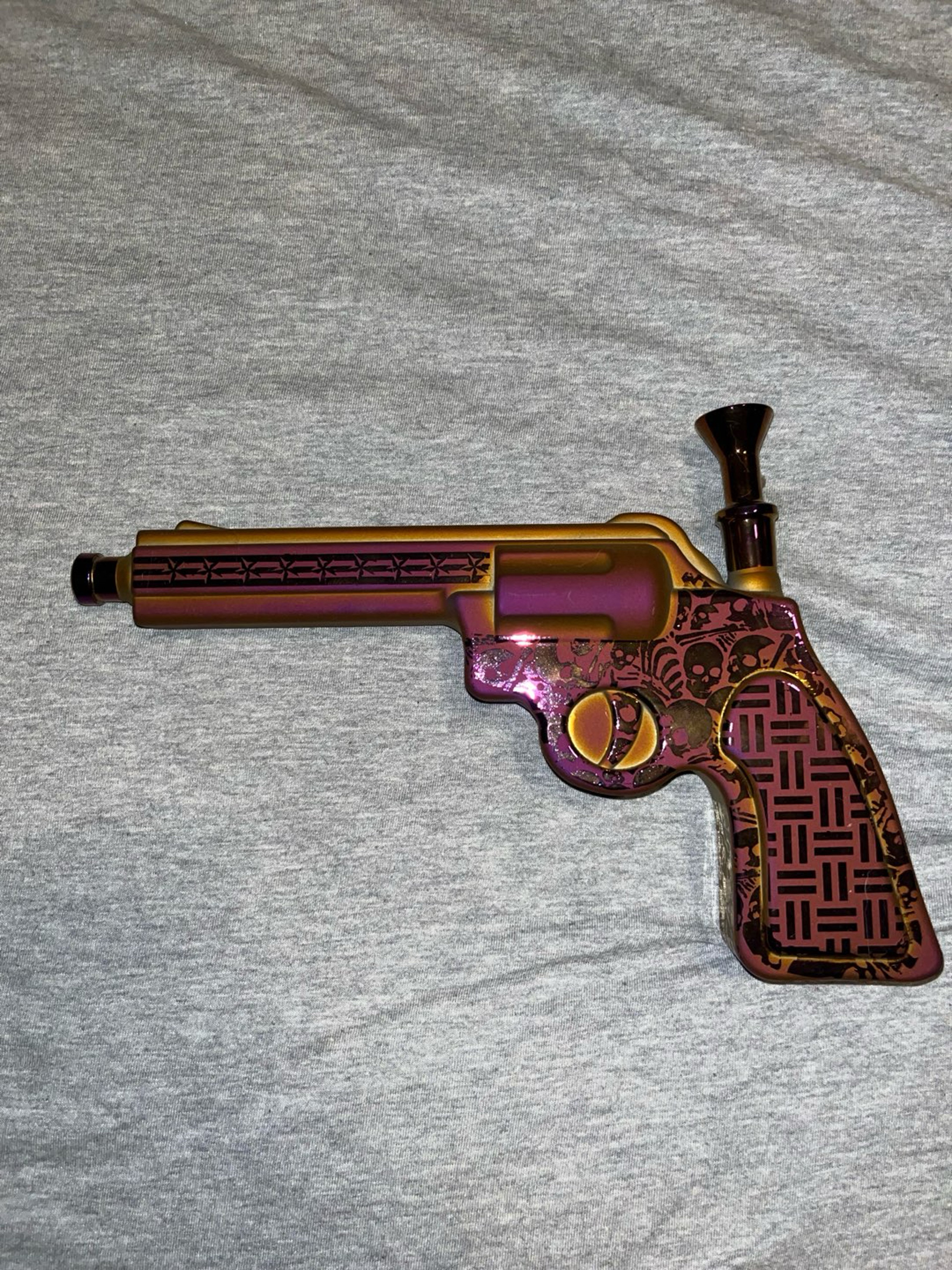 Preview pic of Revolver Bong
