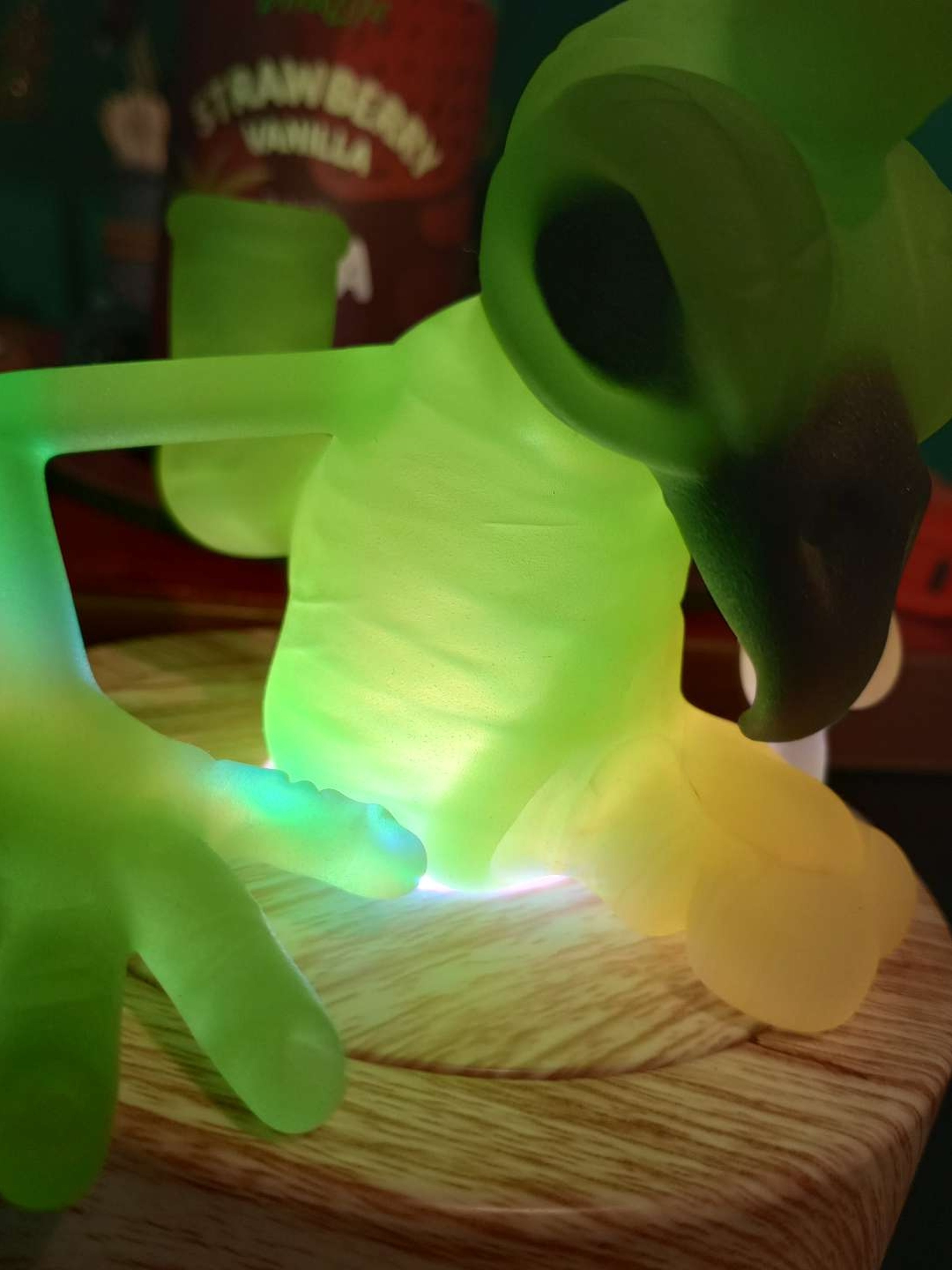 Preview pic of XILLA glass bird