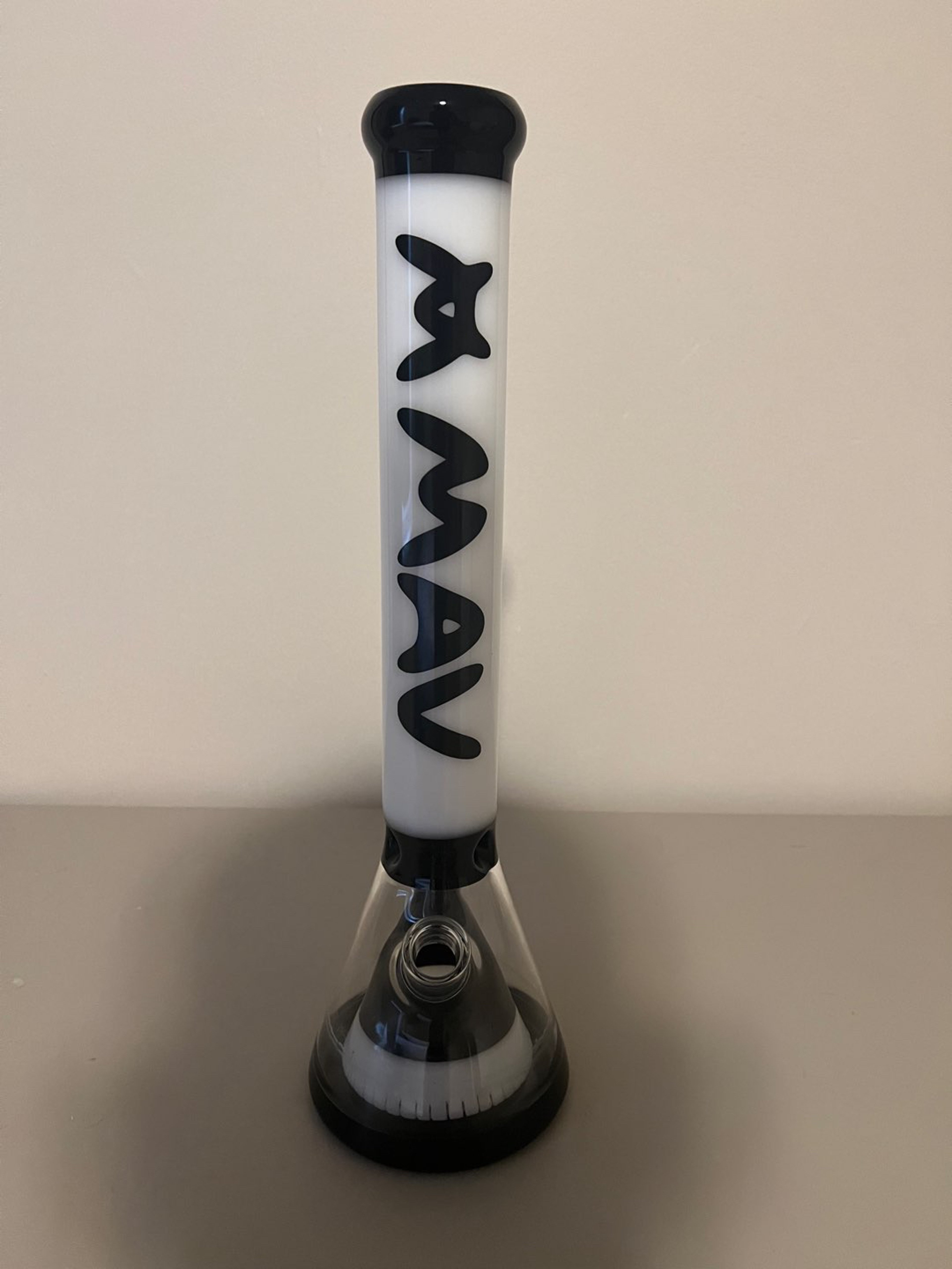 Mav Collin’s Manhattan beaker image 0