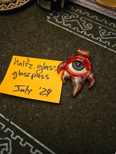 Preview pic of Vizion_glass eye pendant