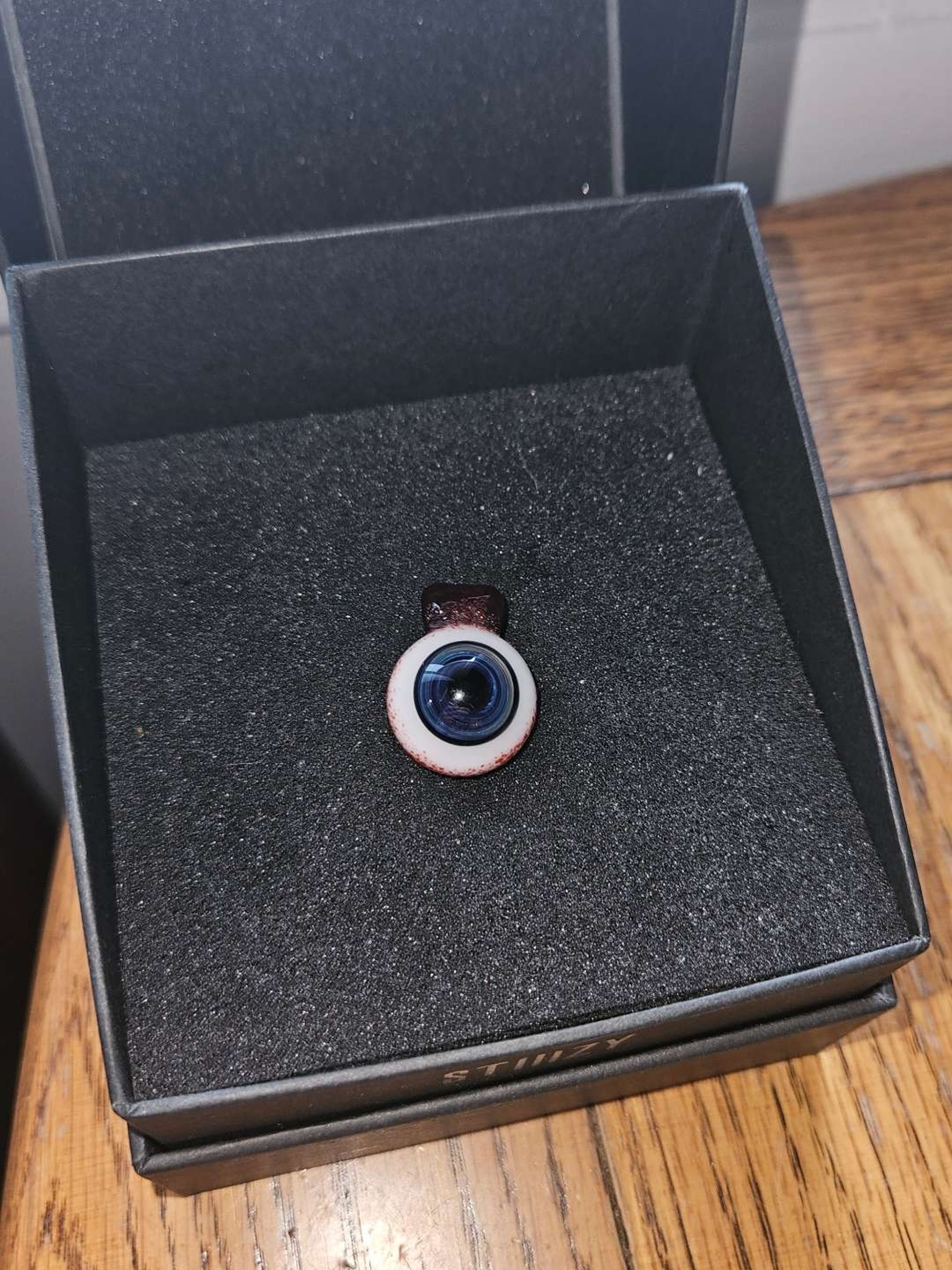 Preview pic of Eyeball Pendy