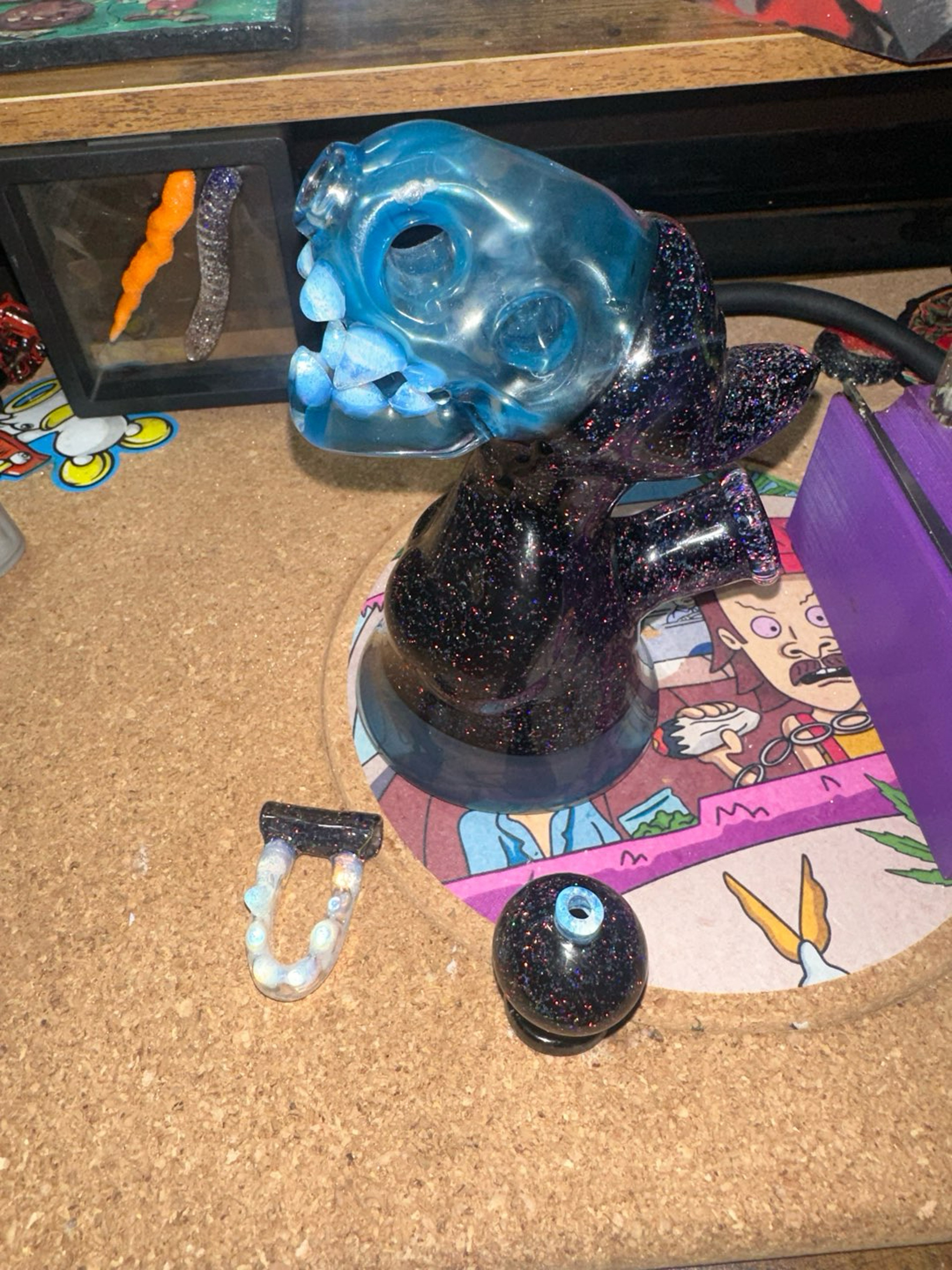 Preview pic of Enuff glass hooded dino pendent/ball cap/rig