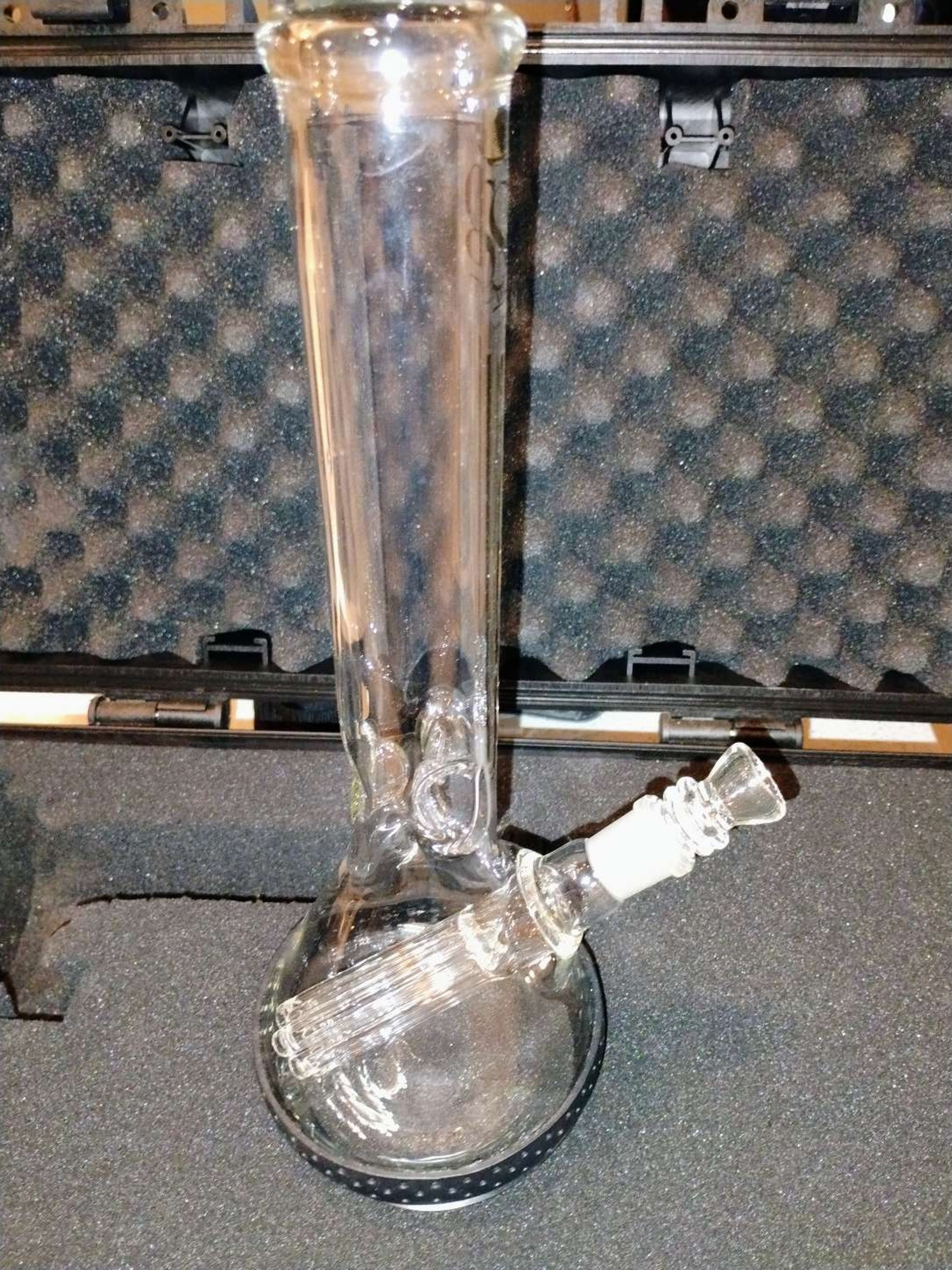 Preview pic of Sheldon black 6 arm beaker 18mm 13" tall used once with distilled water 2009 with case
