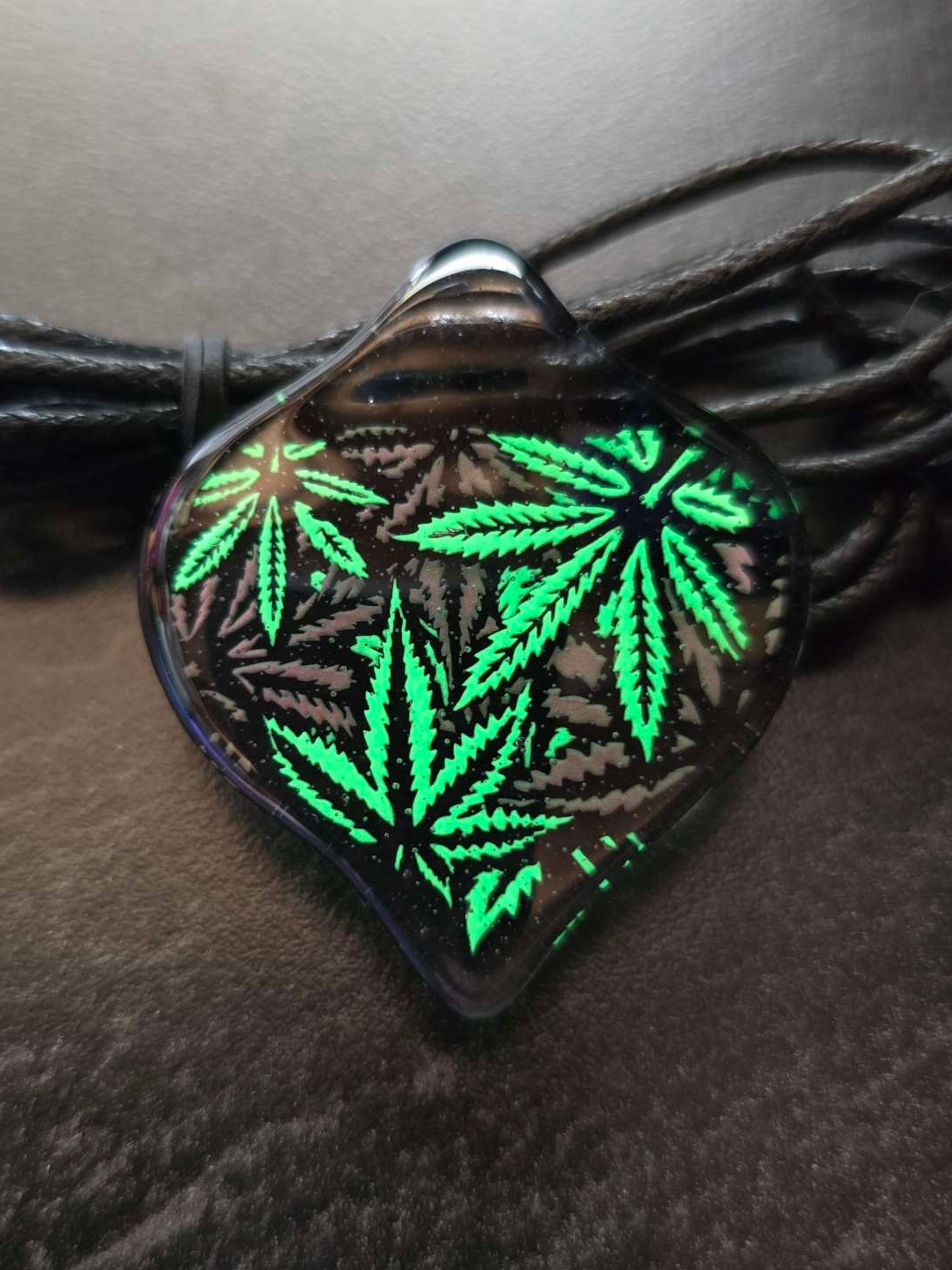 Preview pic of Leaf Layered Glow Pendant