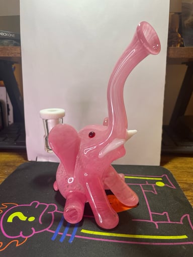 Preview pic of DanielsGlassArt Elephant