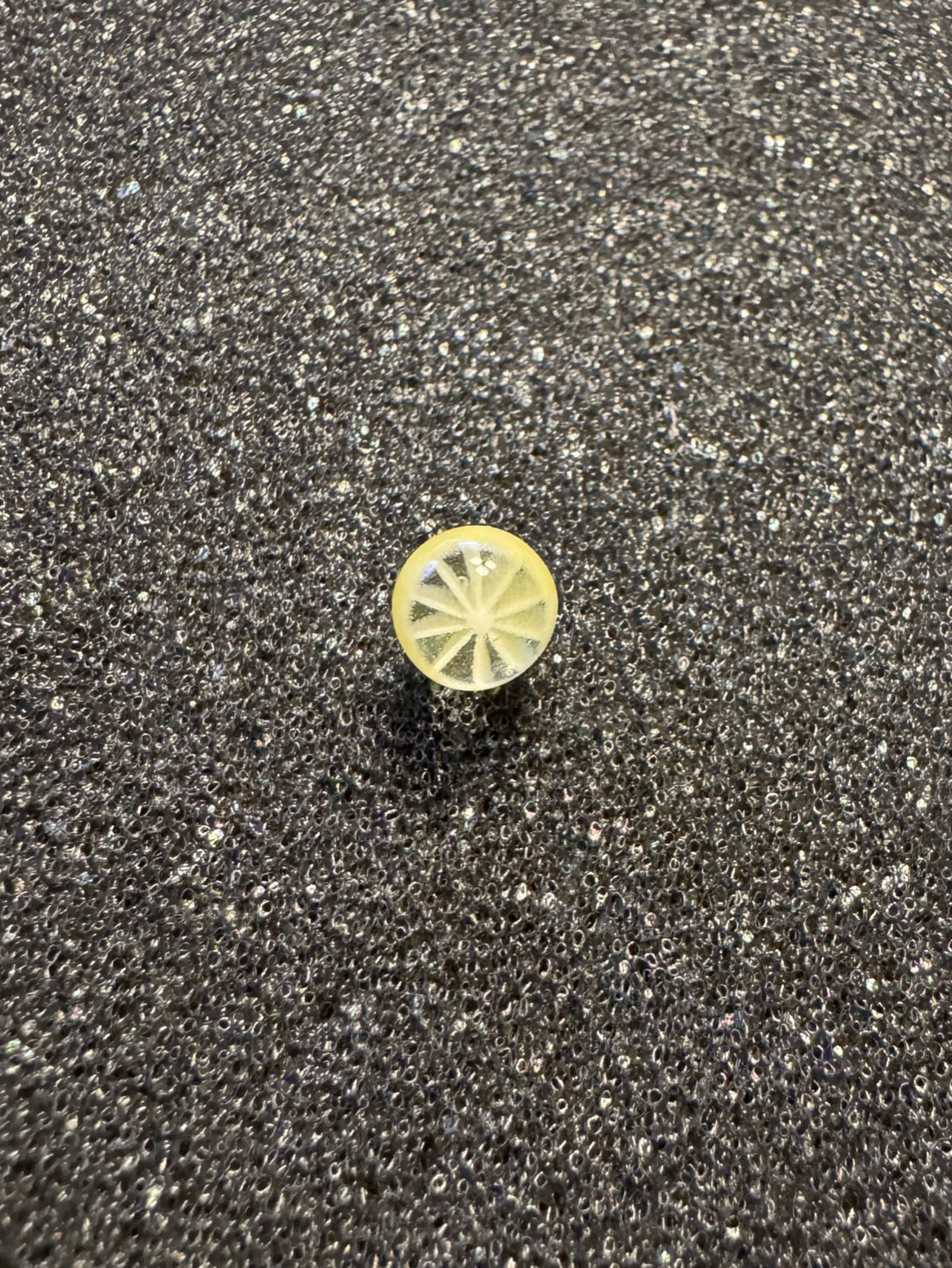 Preview pic of Lyons Glass Lemon Pearl 🍋
