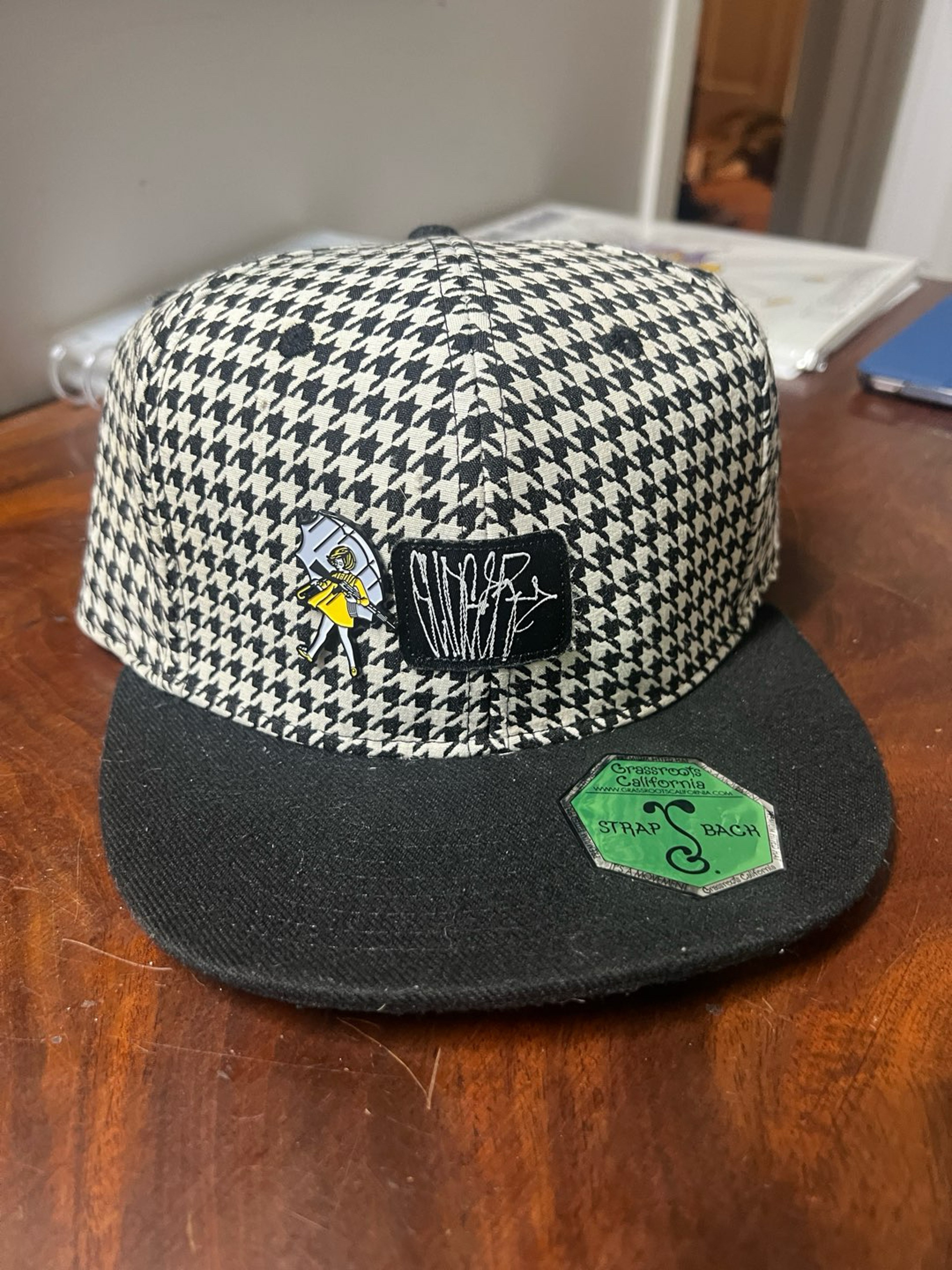 Preview pic of 2016 Slinger Hat & 2013 v1 Pin
