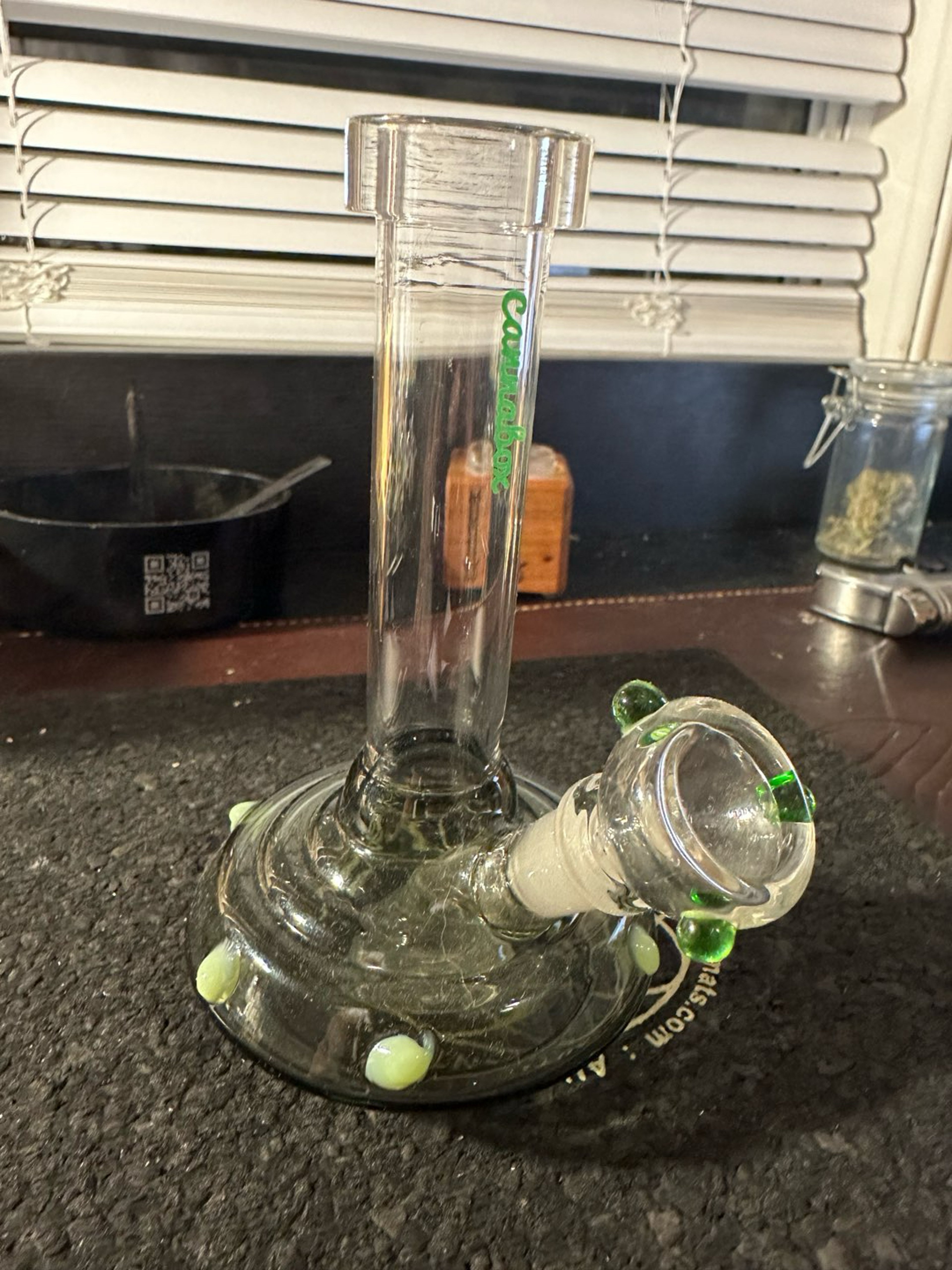 Preview pic of 10mm Cannabox Bong