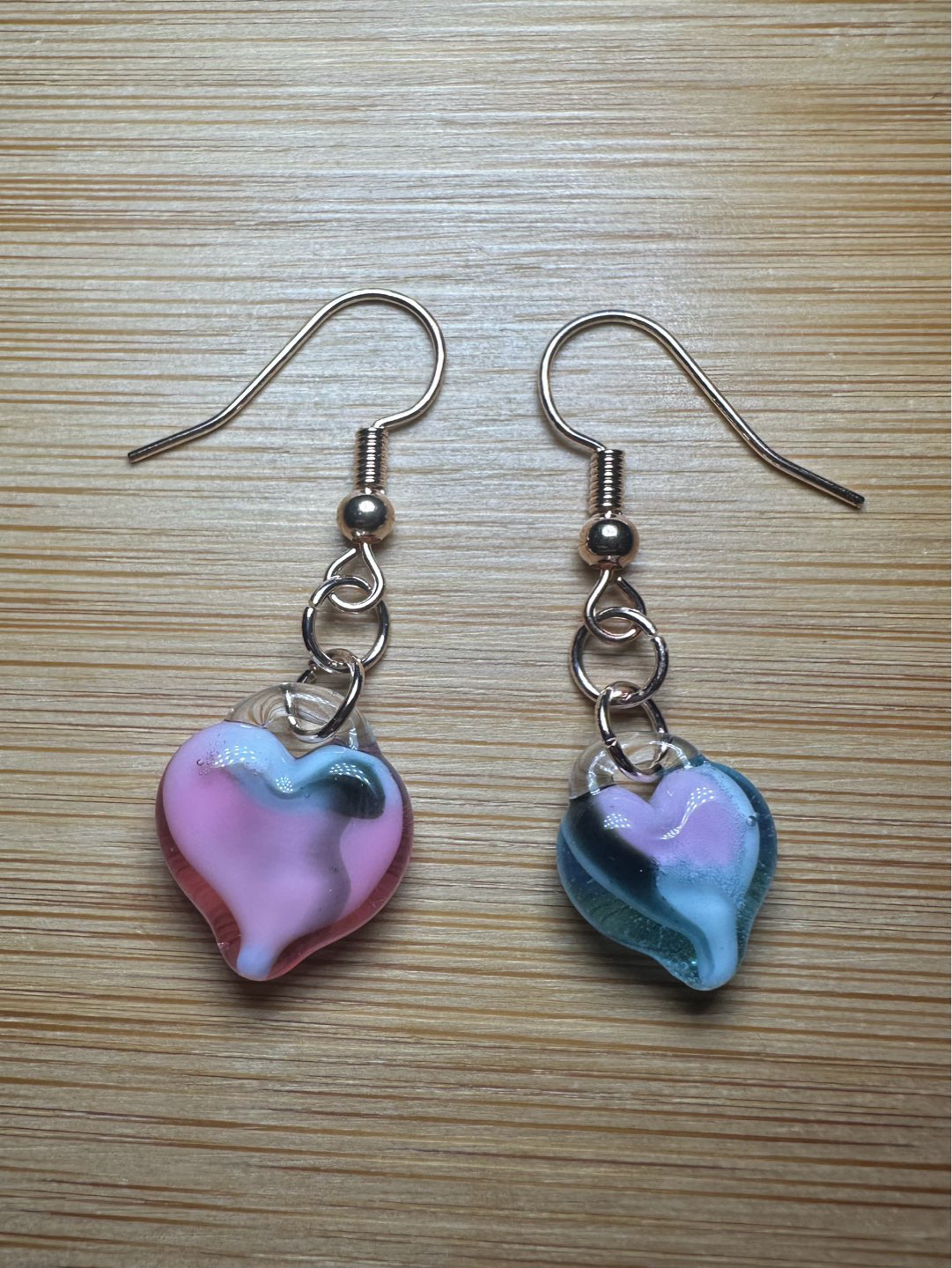 Preview pic of ‘80s Pop Heart Earrings