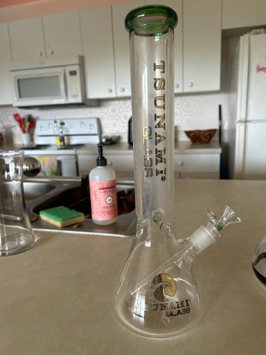 Preview pic of Tsunami waterpipe