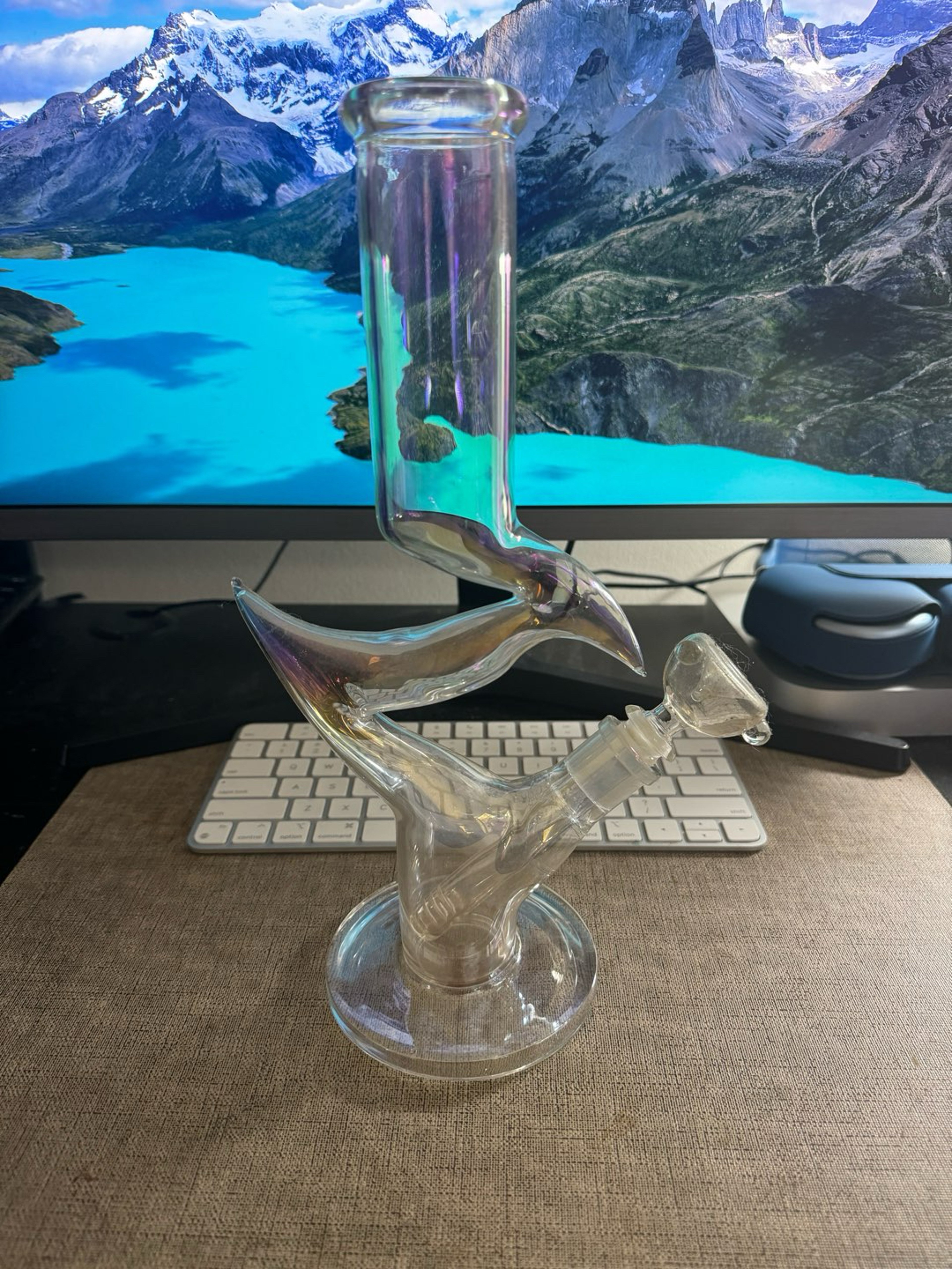 Preview pic of Holographic 14mm male Bong w/ Bowl Piece