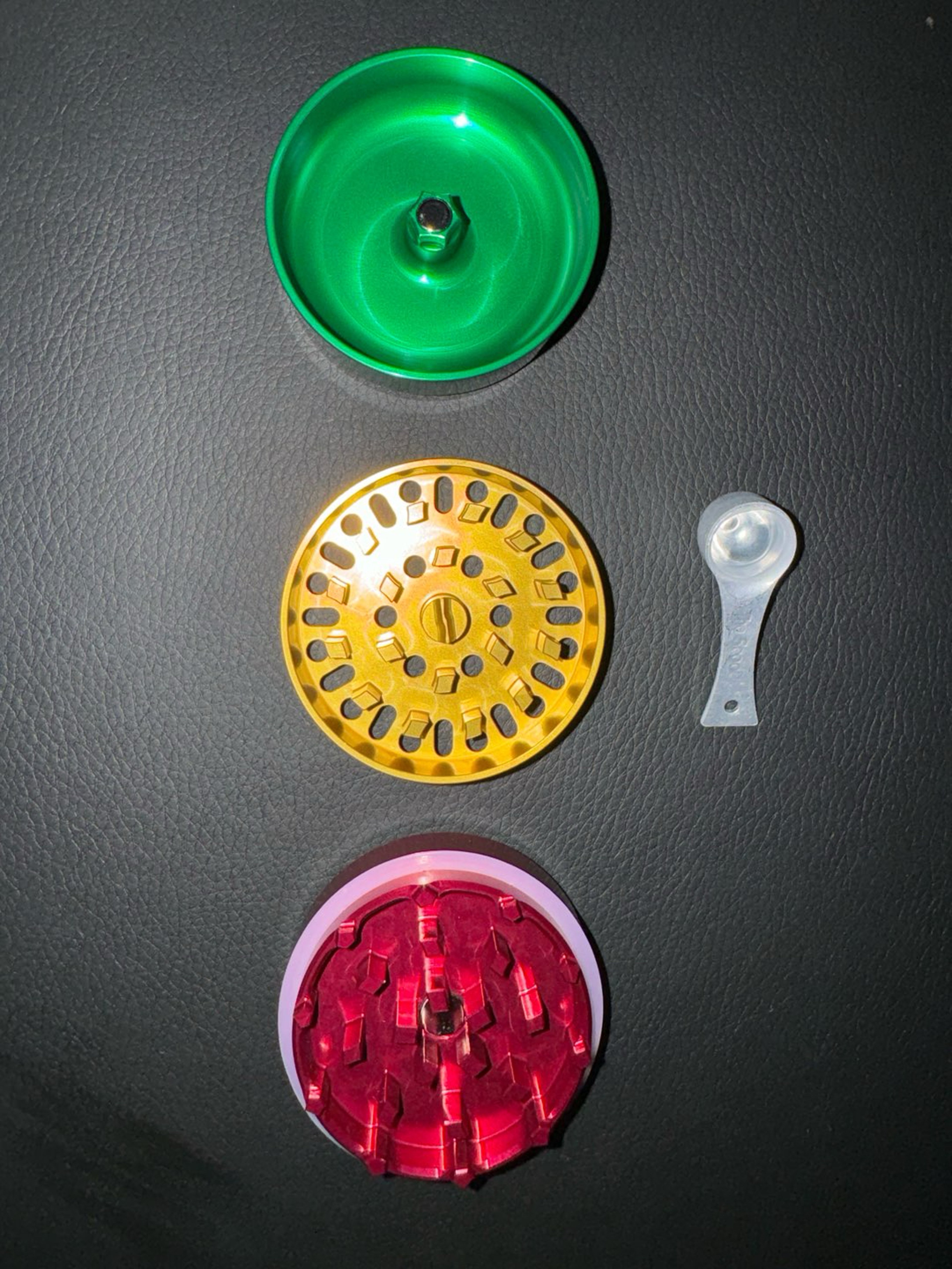 Preview pic of Brilliant Cut Grinder & Scoop