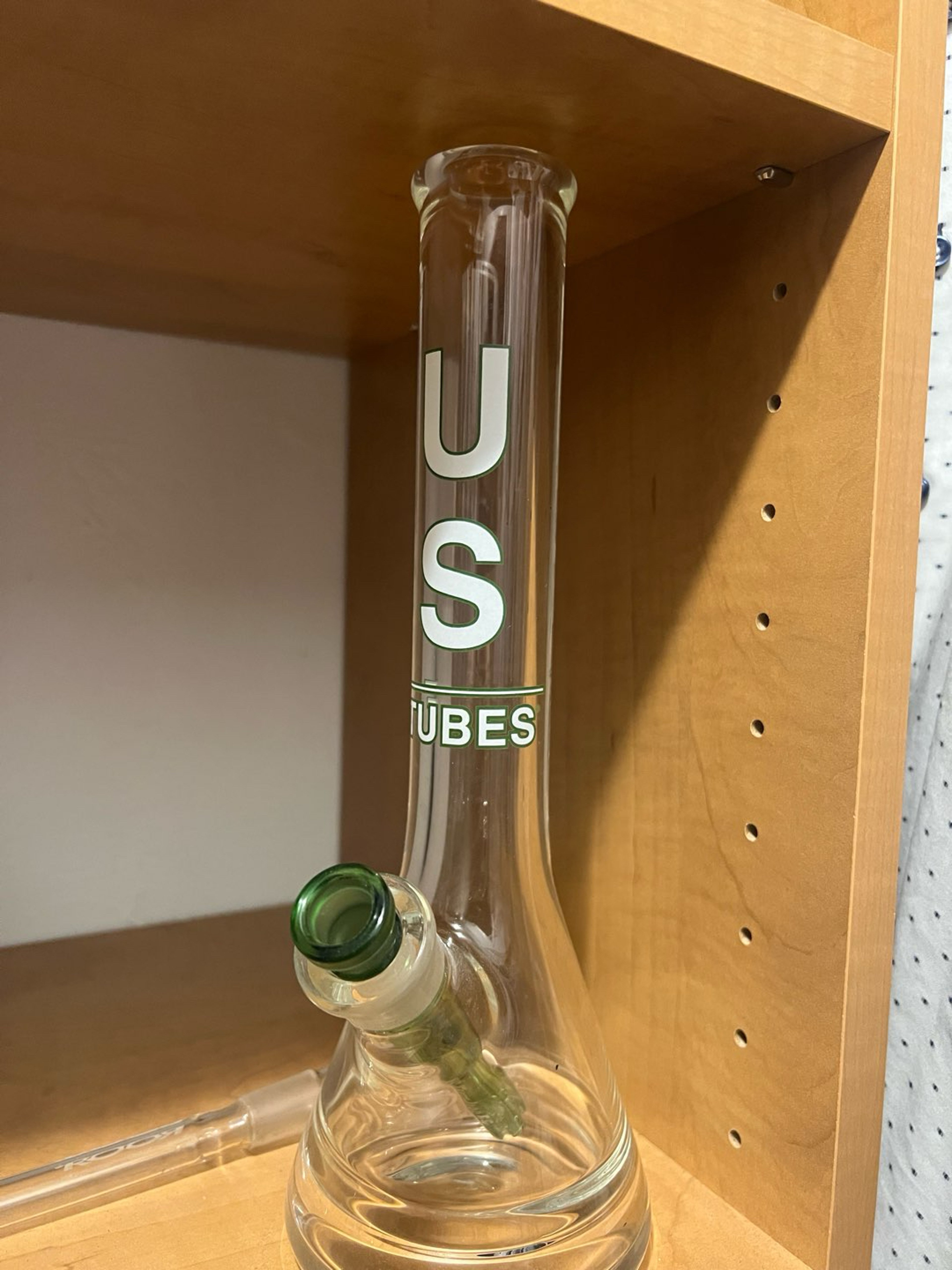 Preview pic of US Tubes 14in Green Beaker