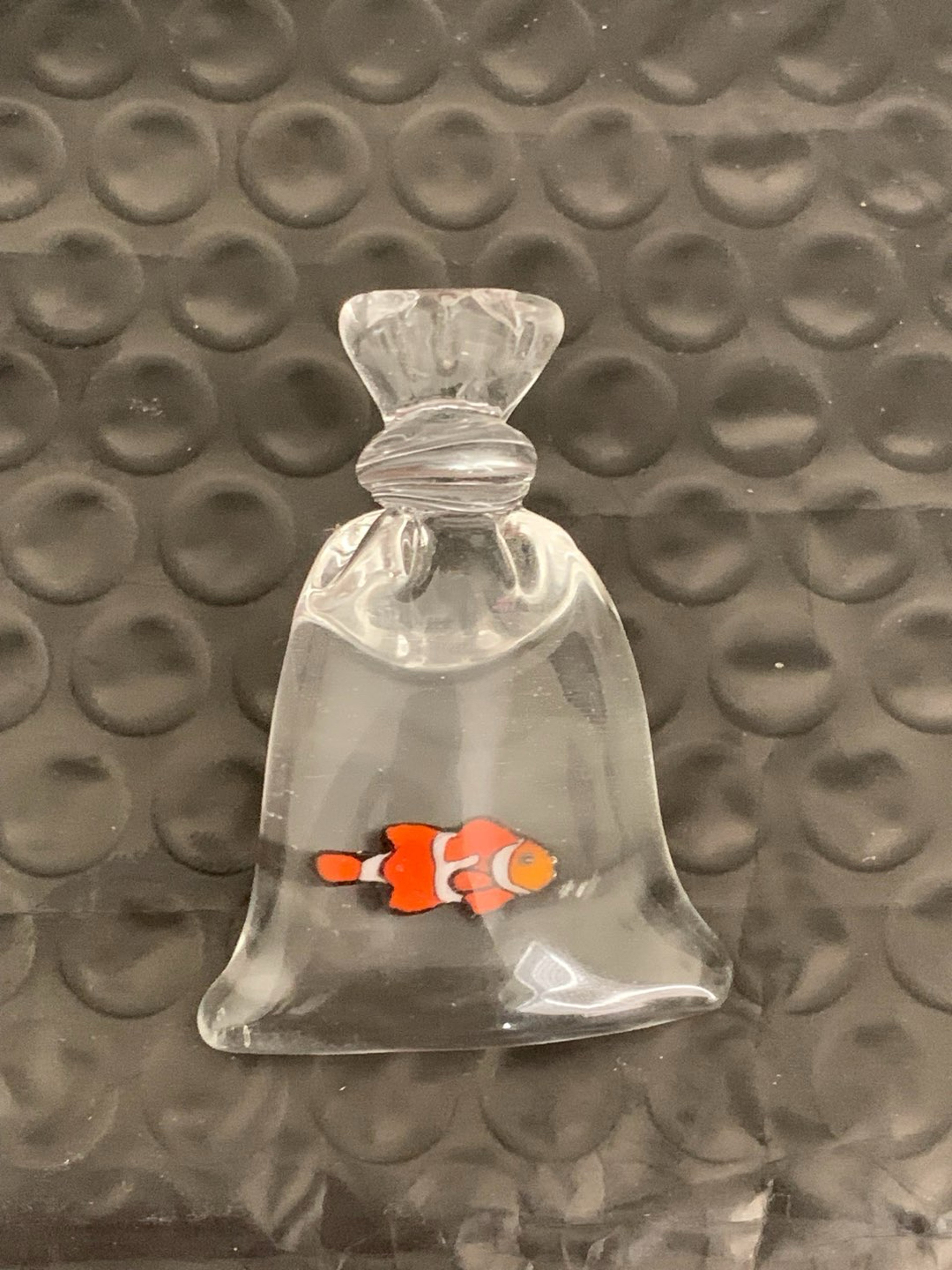 Preview pic of Nemo pendant by Kennaroo glass 2018