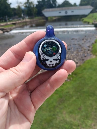 Preview pic of Chillery bogart space your face hand drawn disc flip pendant