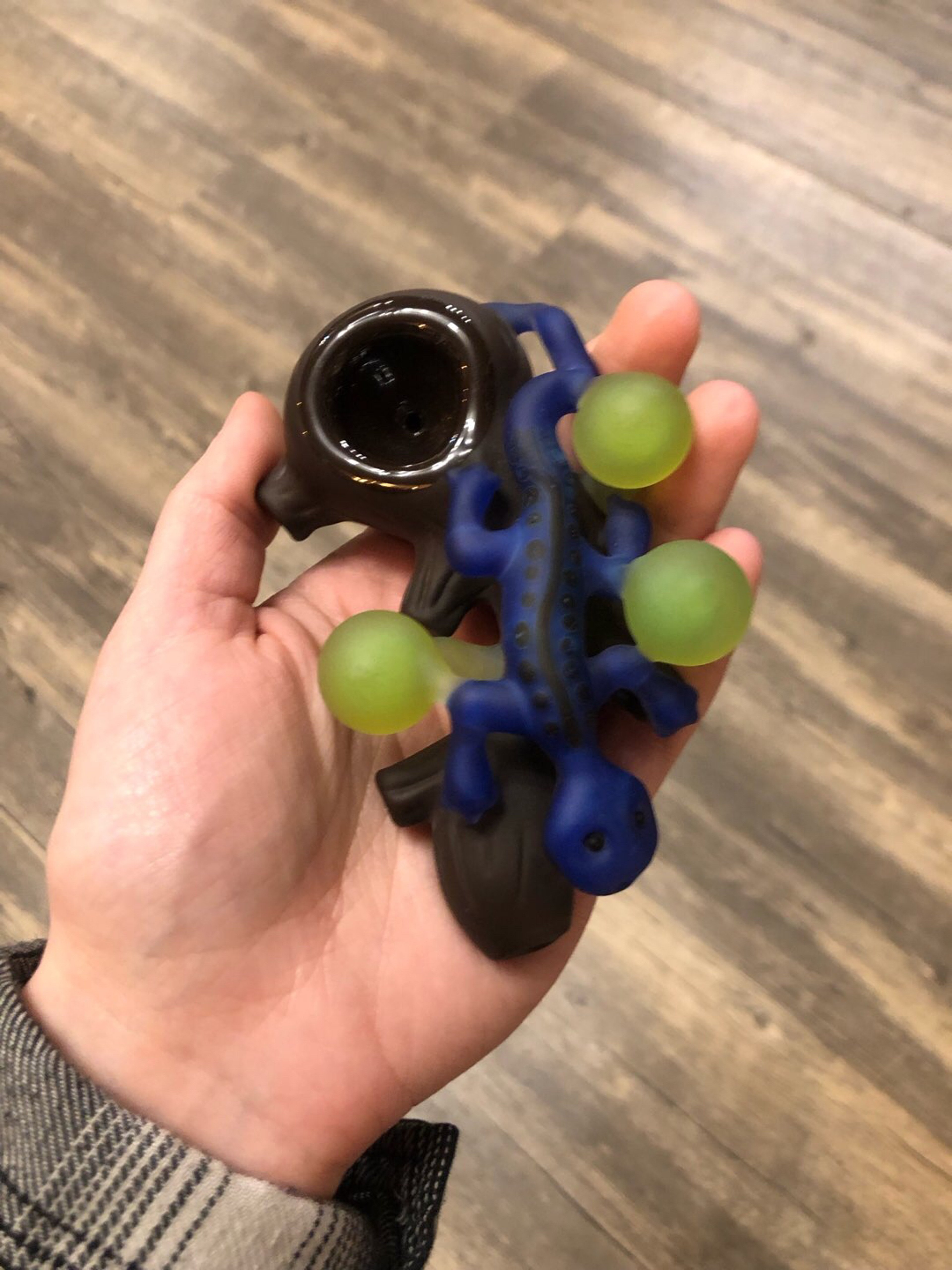 Preview pic of Gecko and Shrooms Forest Log Spoon Hand Pipe