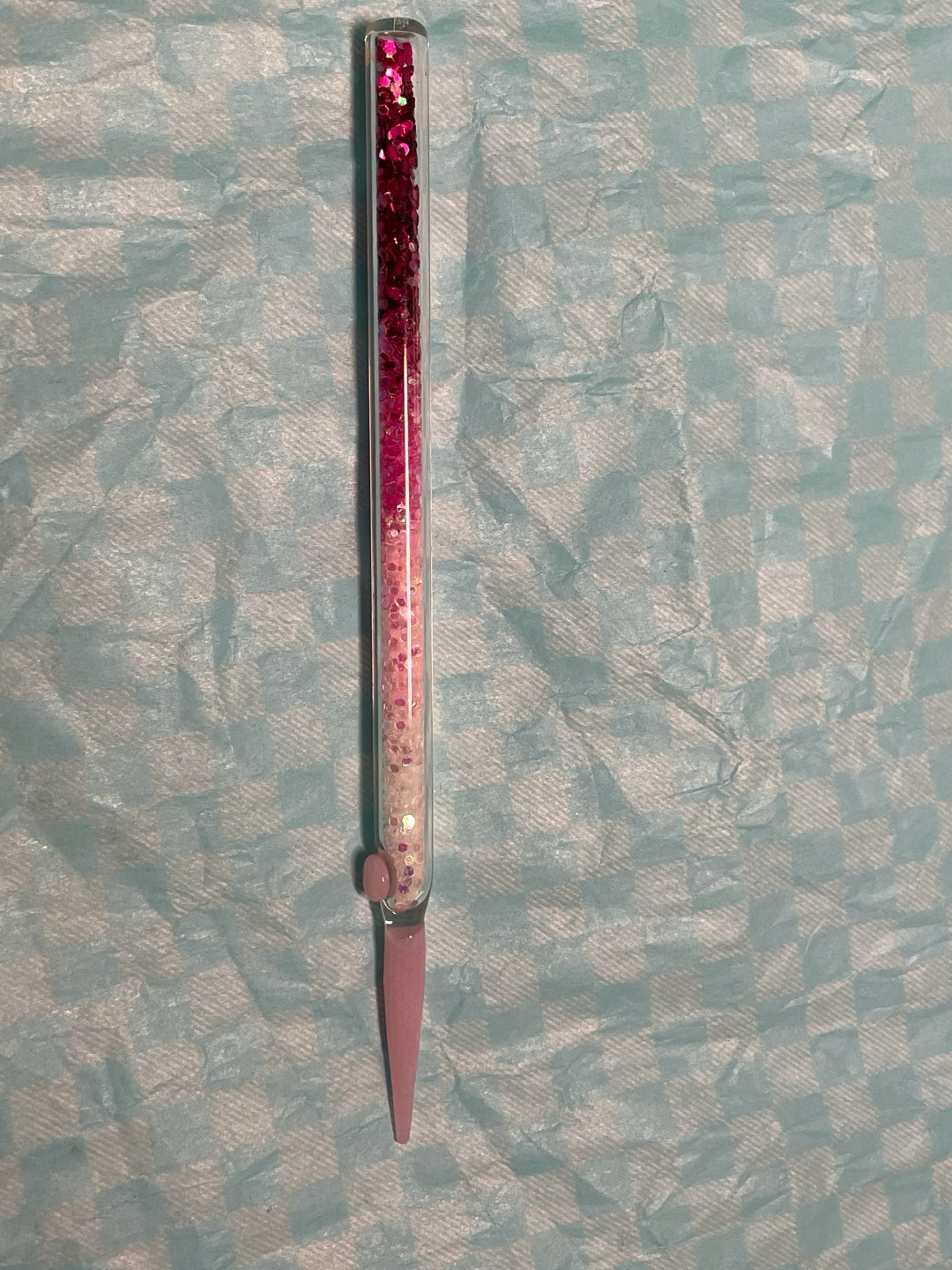 Preview pic of Pink glitter glass dabber
