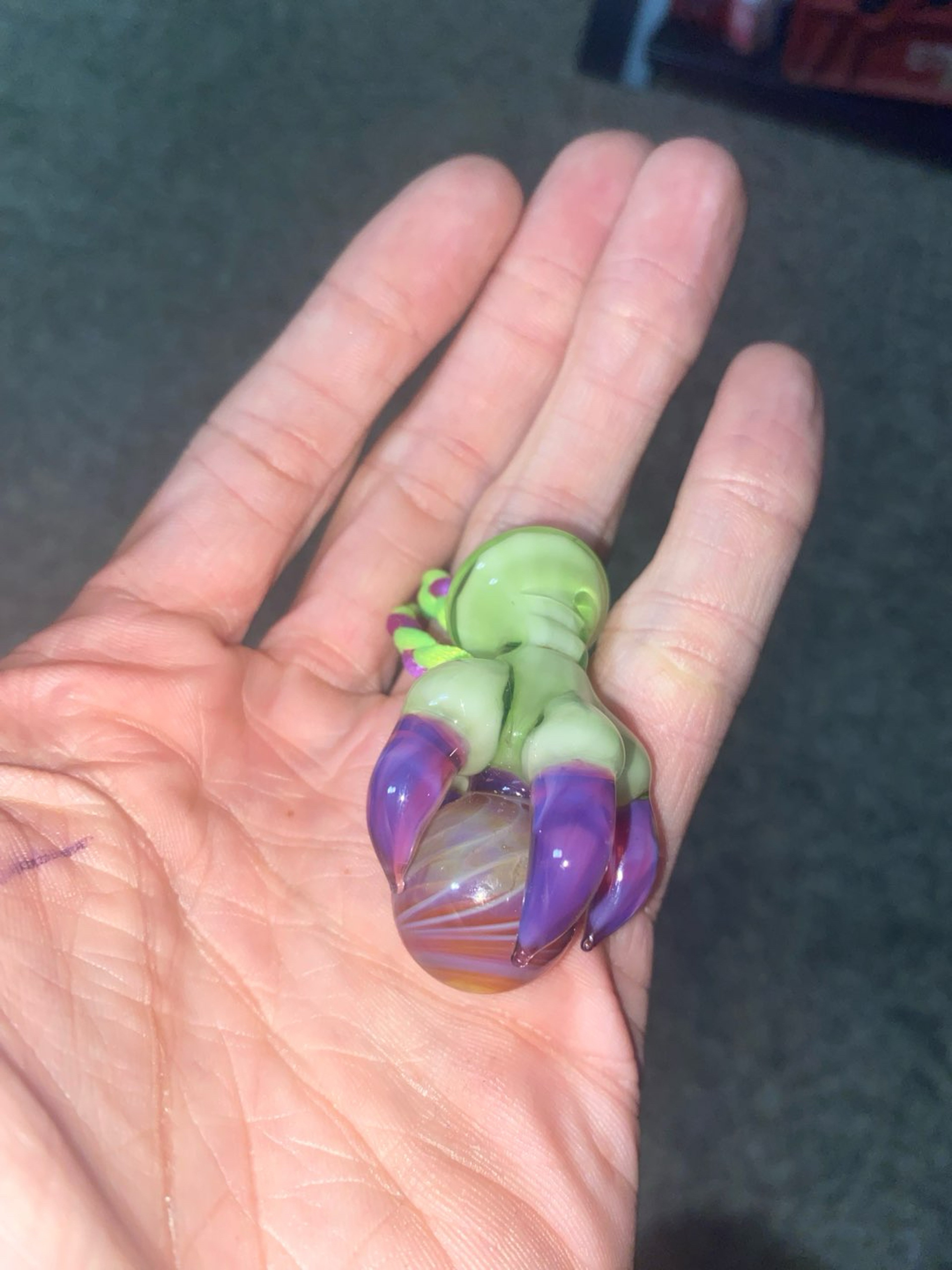 Preview pic of Smilex glass dragon claw pendant