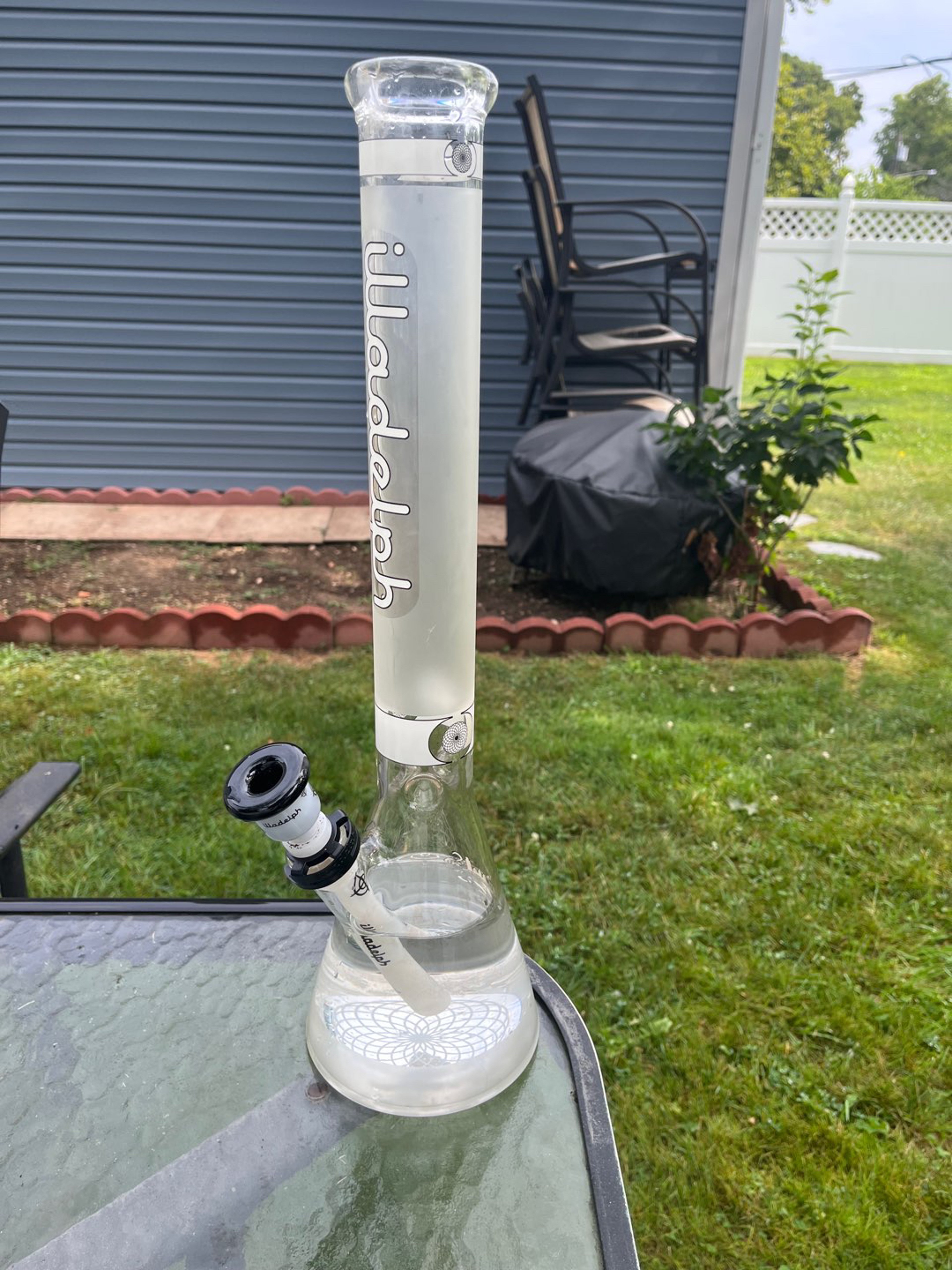 Preview pic of 18’ frosted beaker w/ killadelph downstem & bowl