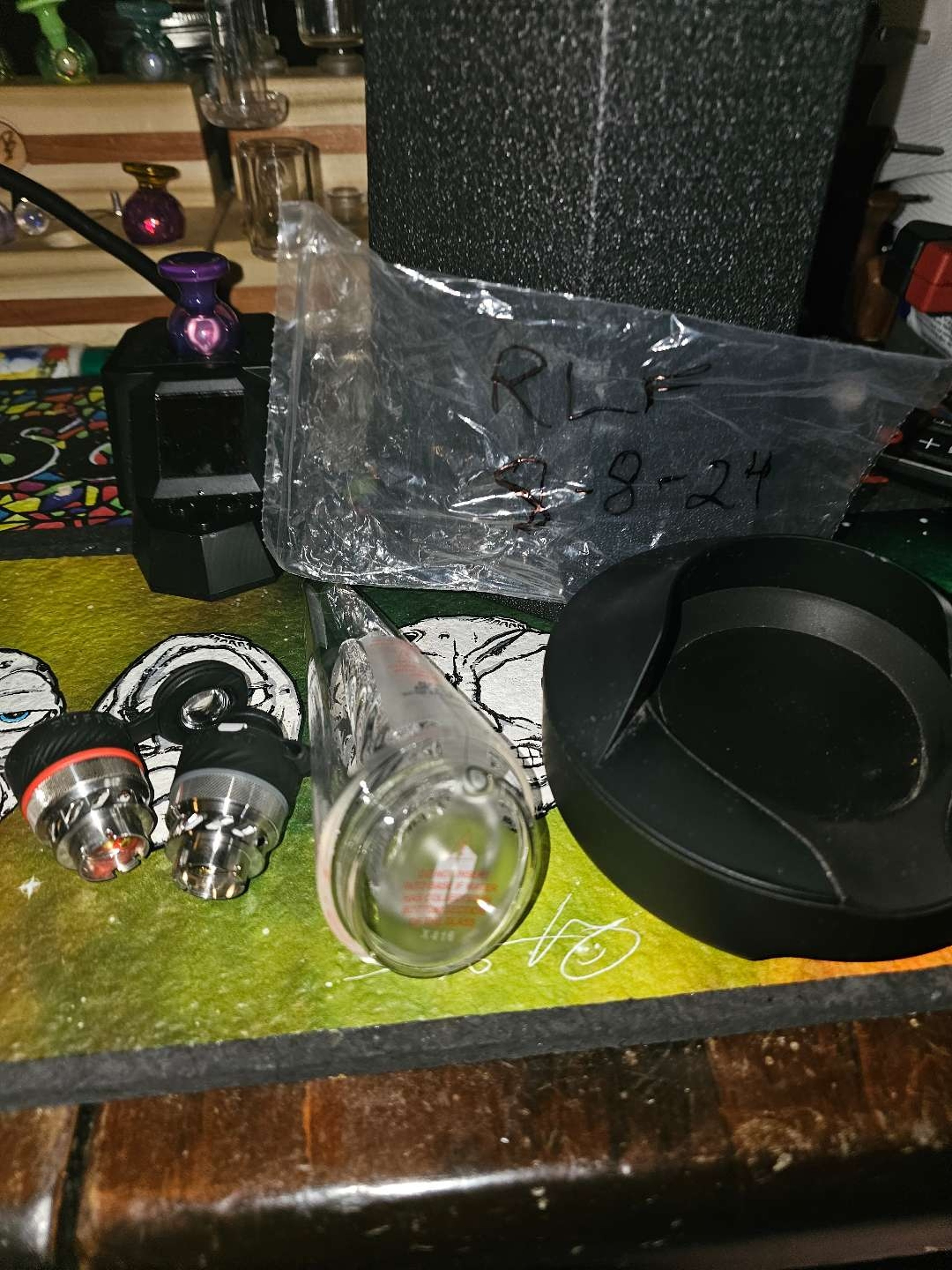 Preview pic of 2 3d atomizers stock v2 glass charging base sold !