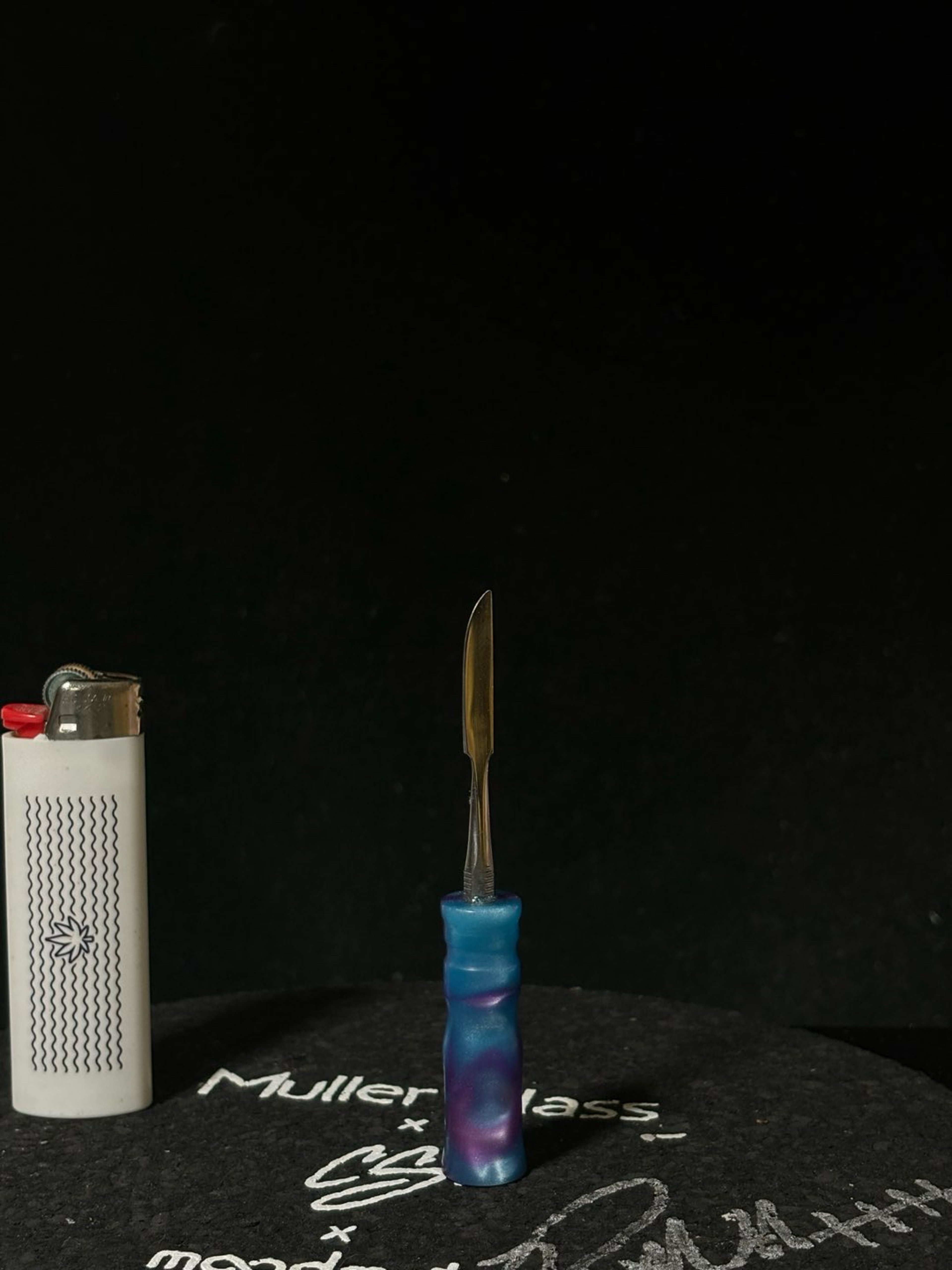 Preview pic of Blue and purple dab tool