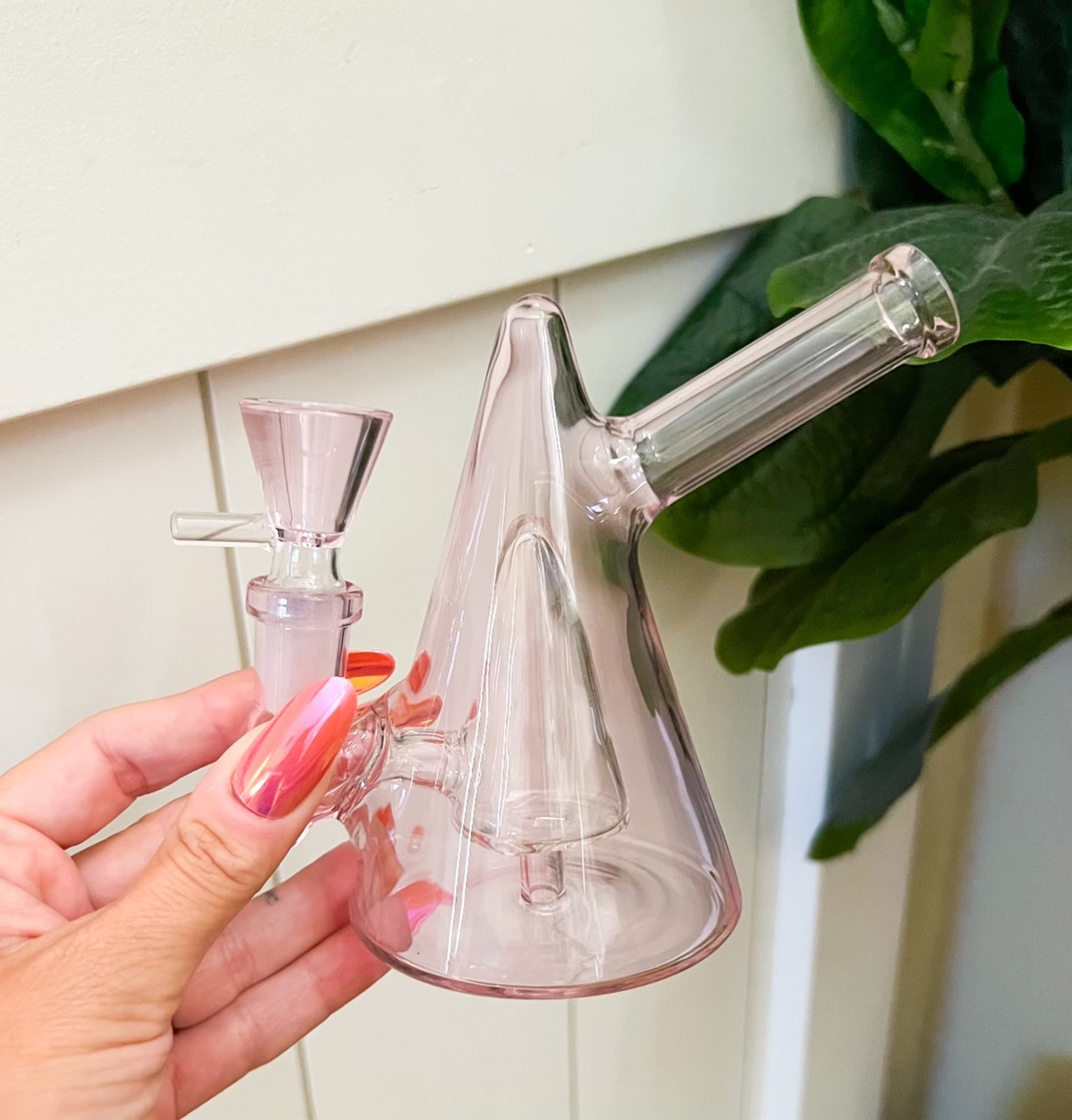 Preview pic of Pink Pyramid Water Pipe