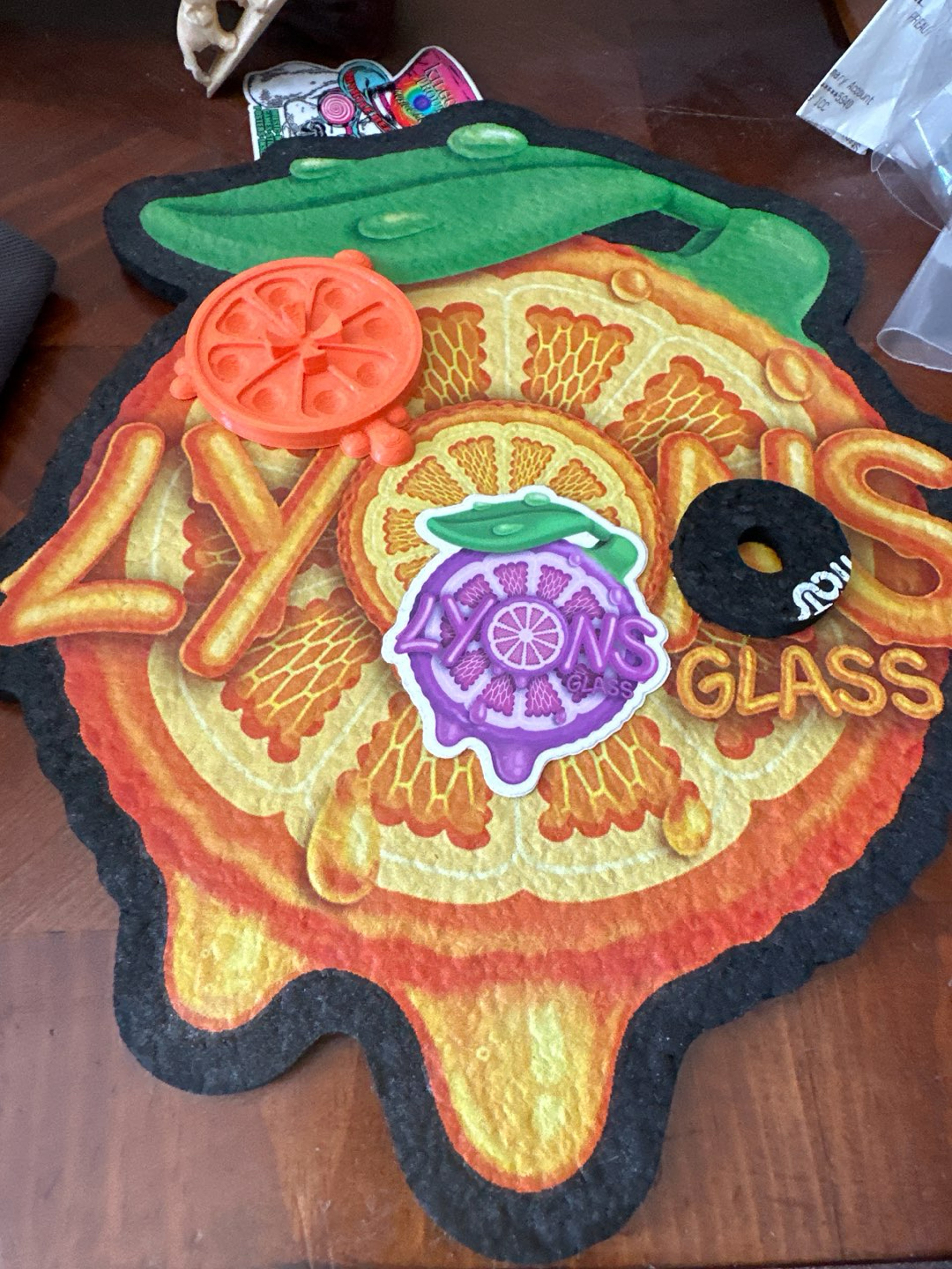 Preview pic of Lyons Glass Mat and accessories