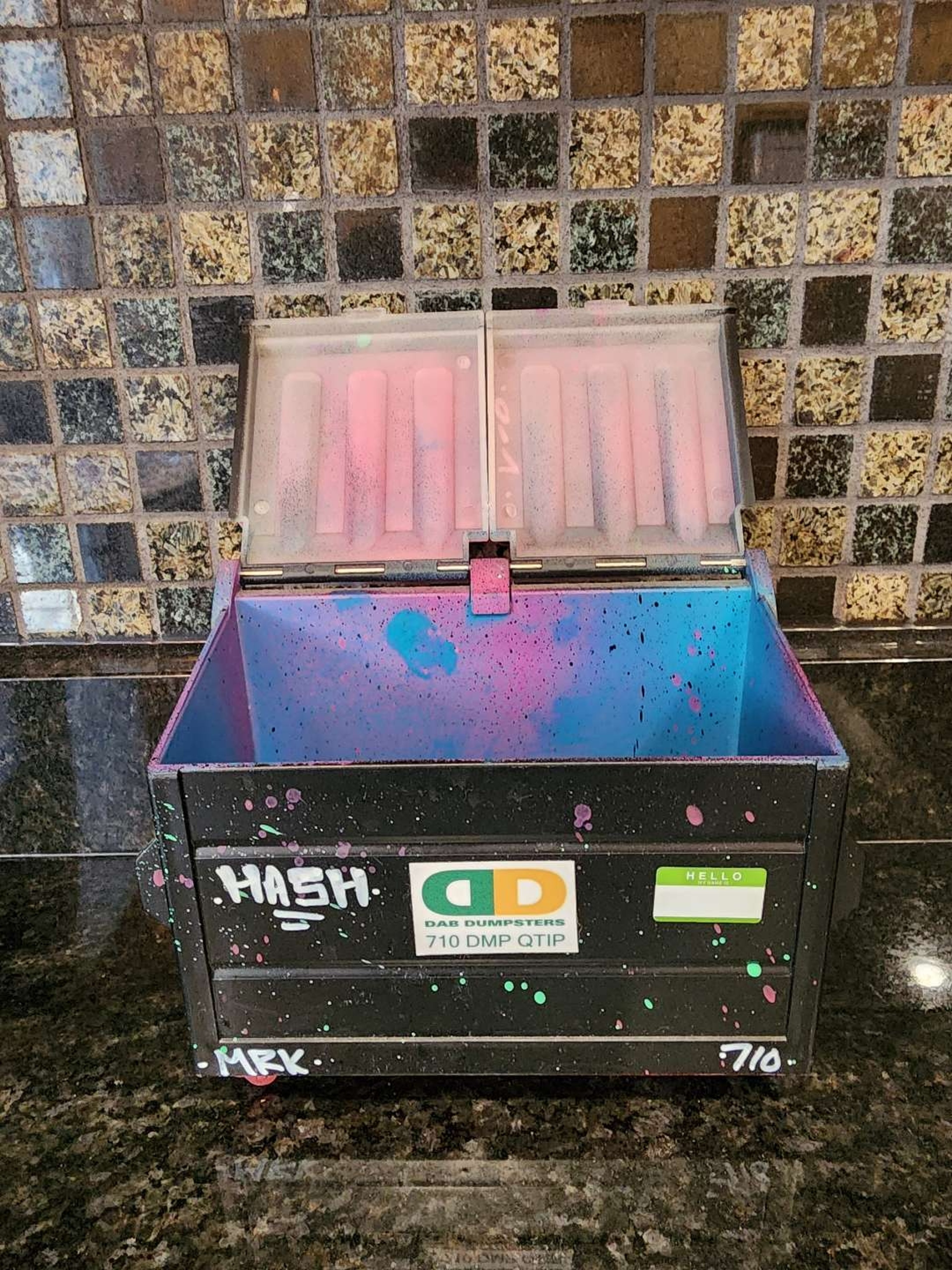 Preview pic of Pre-Owned Dab Dumpster Black w/ Pink Top + 300pc glob mops