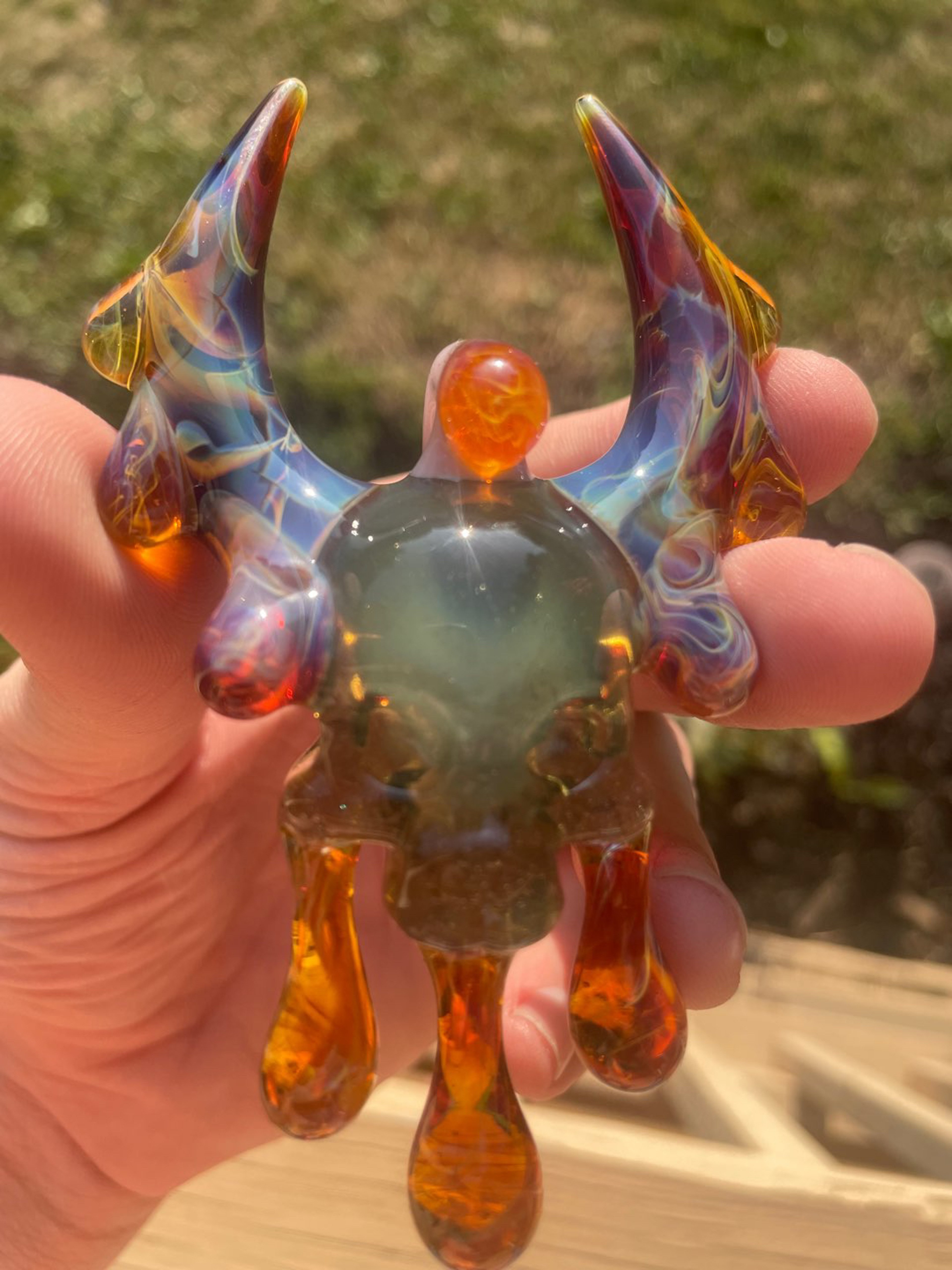 Preview pic of Drippy Skull Pendant w Horns