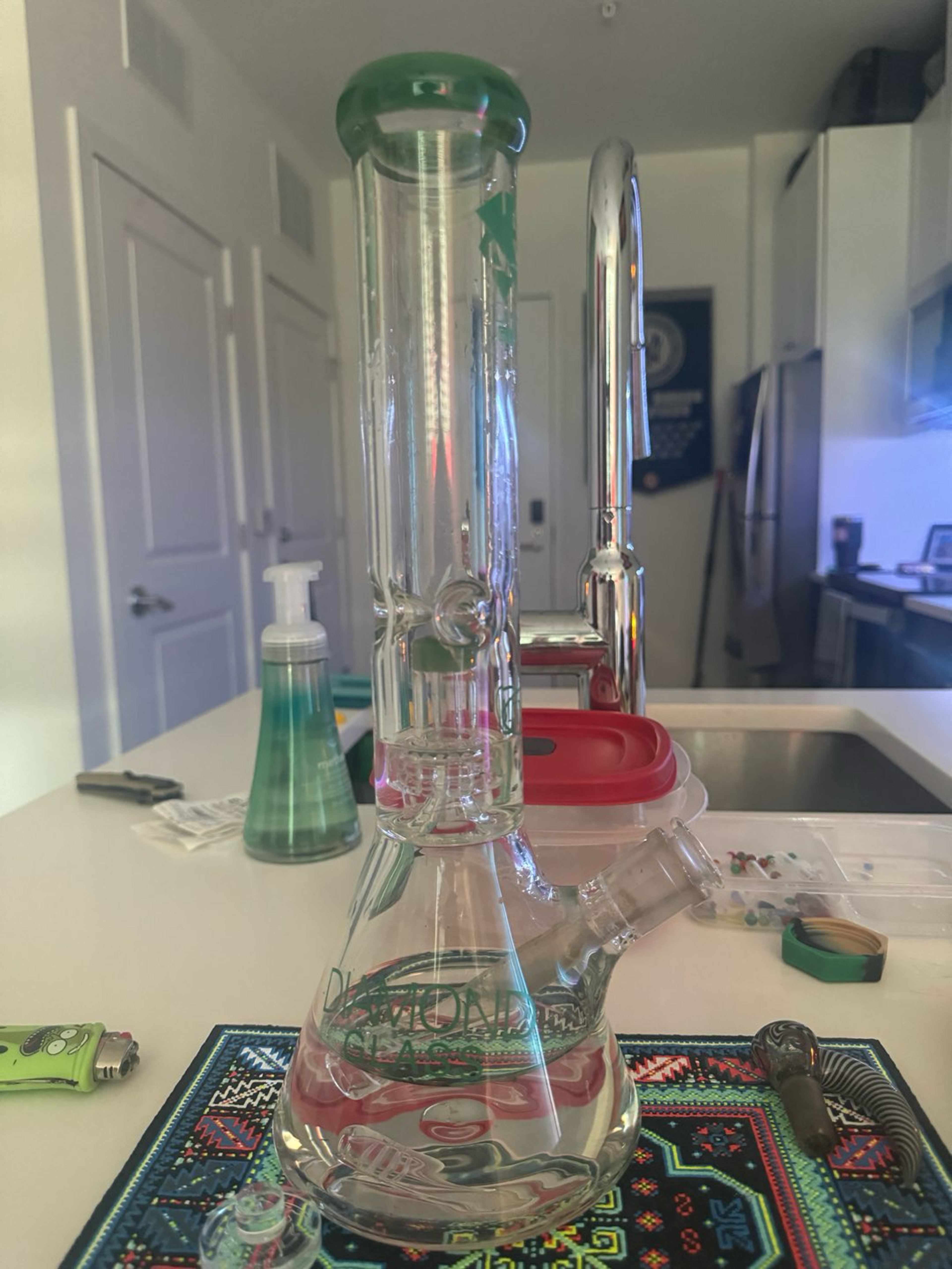 Preview pic of 14″ Daze Matrix Showerhead Perc Beaker bong by Diamond Glass