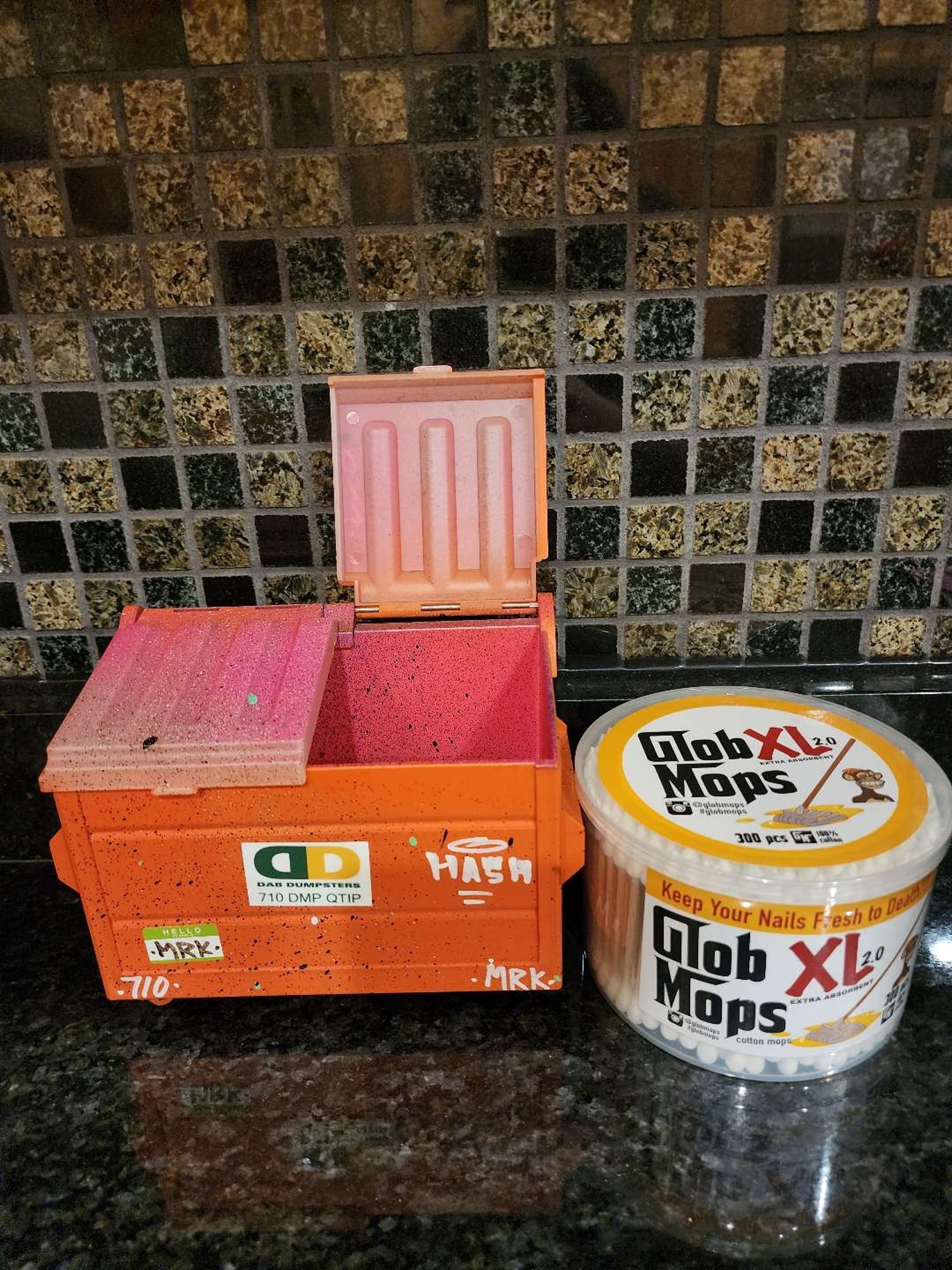 Preview pic of Pre-Owned Dab Dumpster Orange w/ Pink UV Glow top + 300pc glob mops