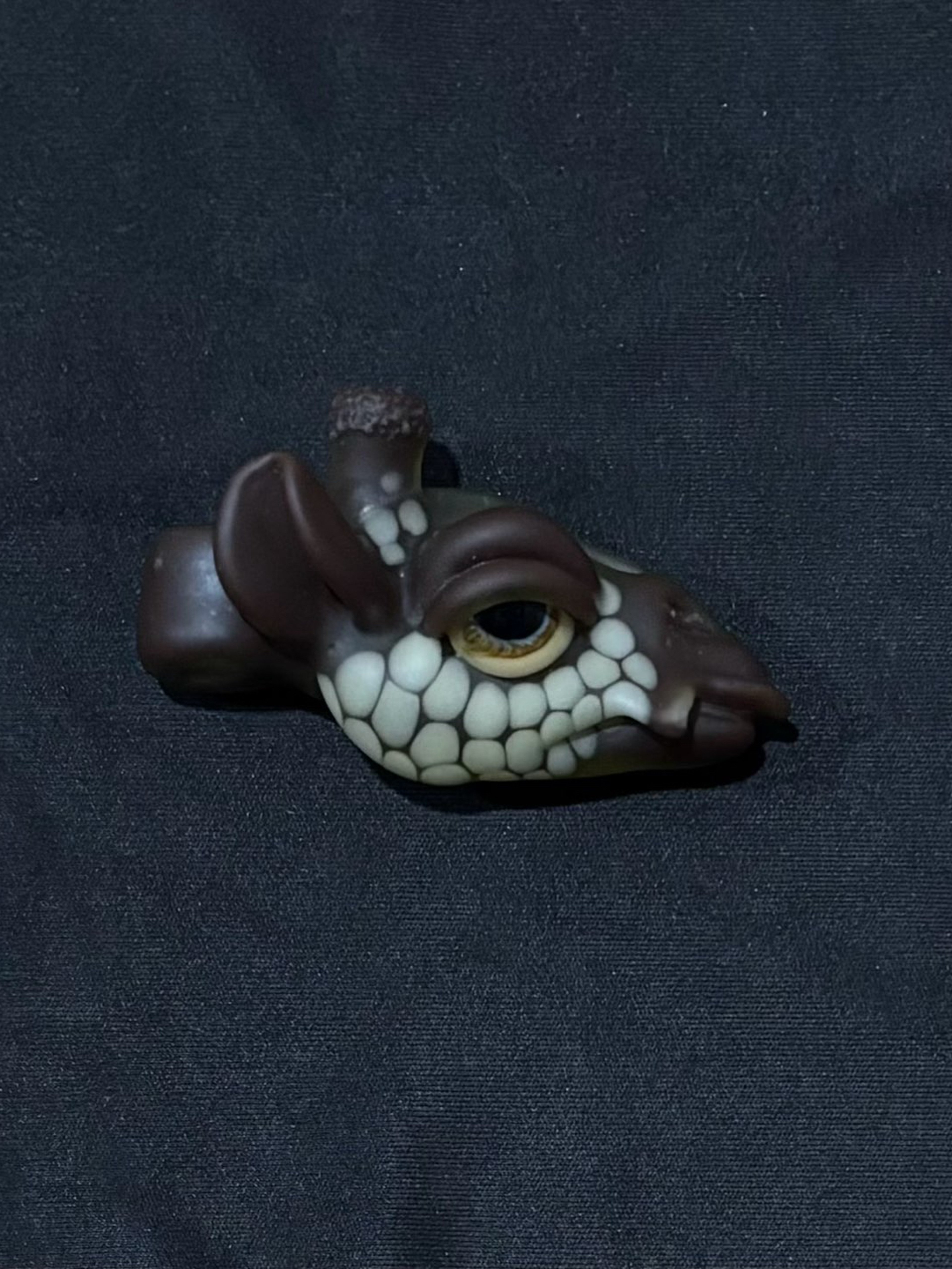Preview pic of Robertson Glass- Giraffe Pendant