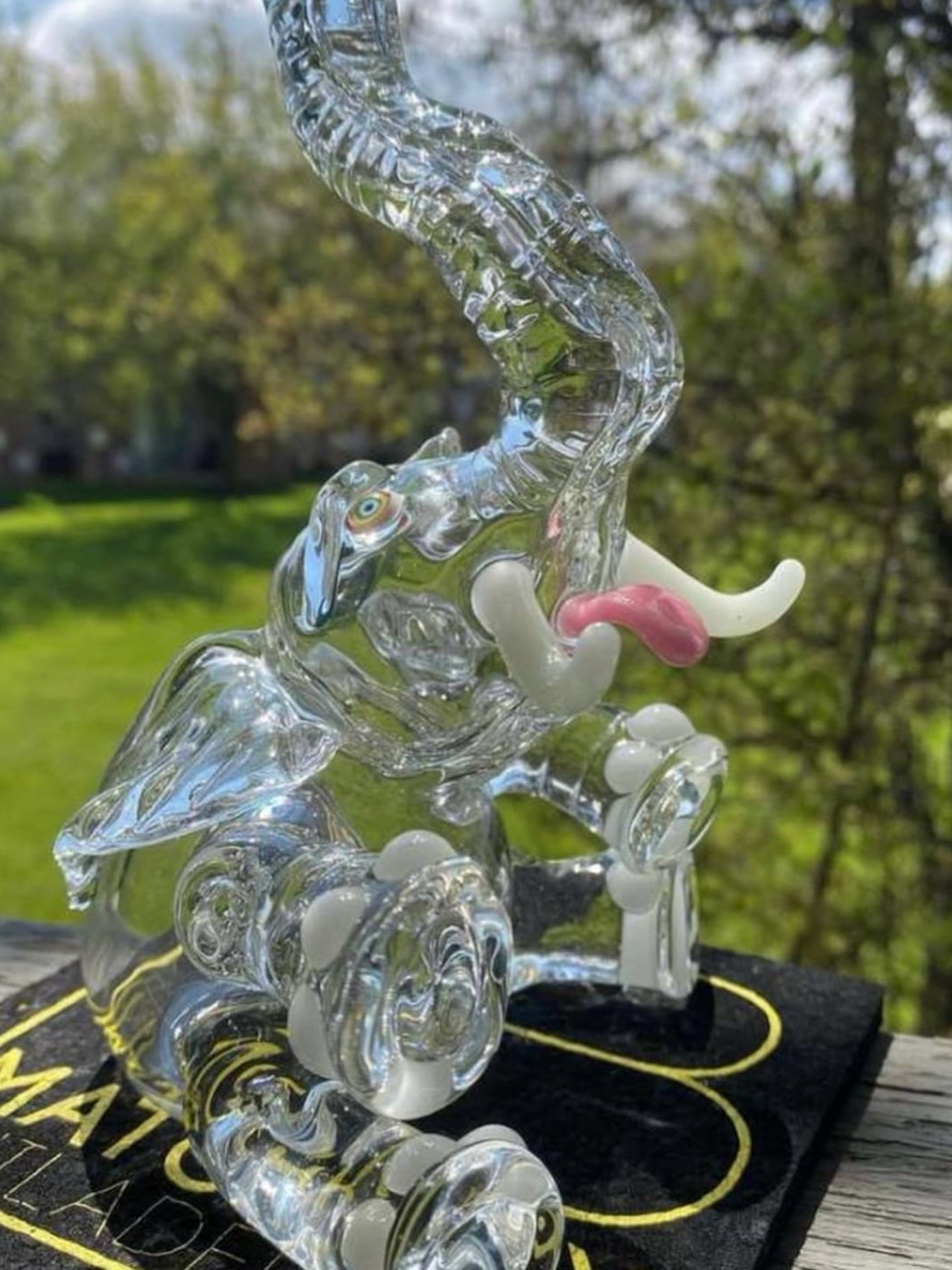 Elephant rig with matching pendant looking to trade for puffco proxy or peak image 0