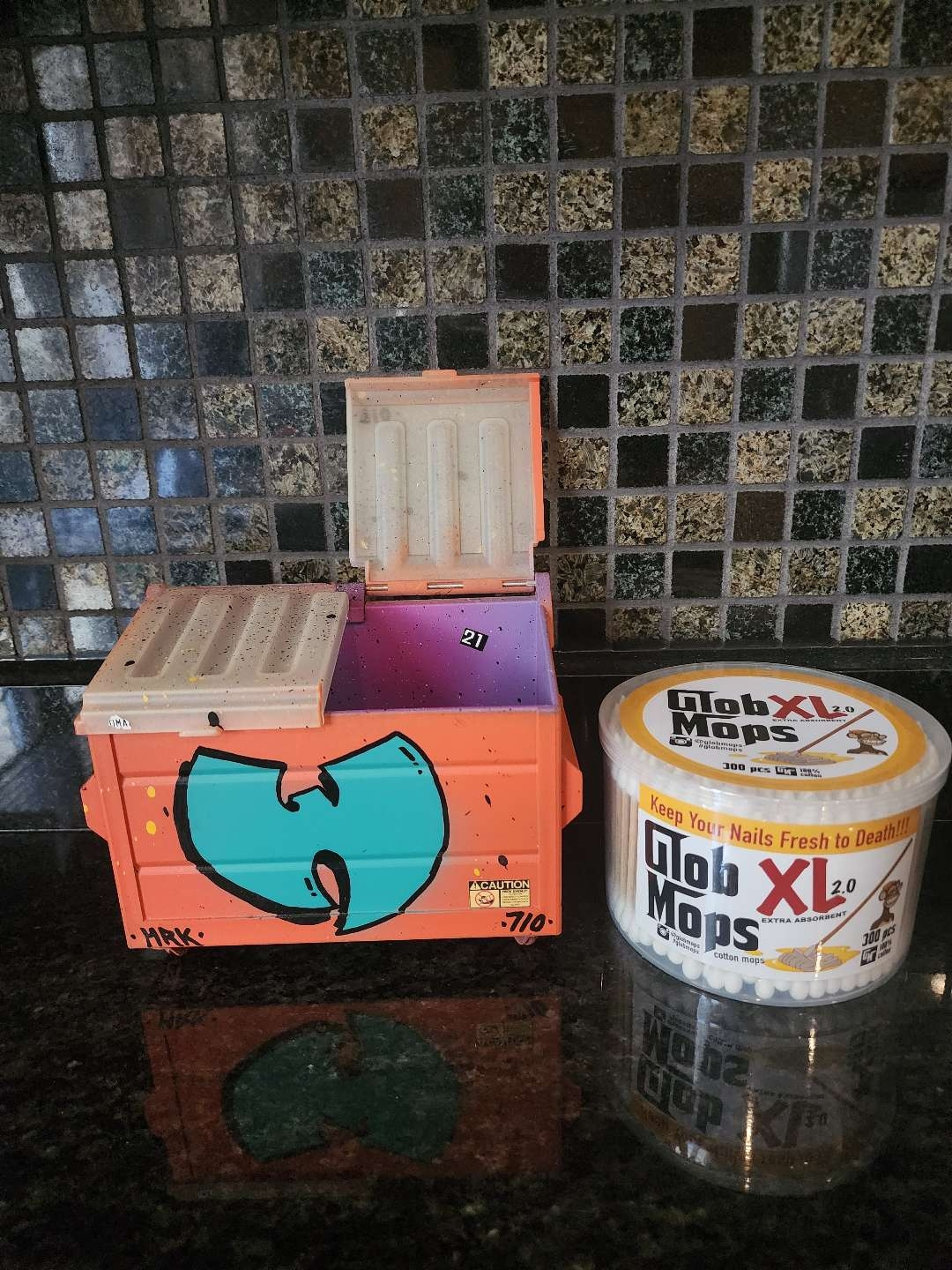 Preview pic of Pre-Owned Custom Dab Dumpster Orange Wu-Tang w/UV Glow Top + 300pc Globmops