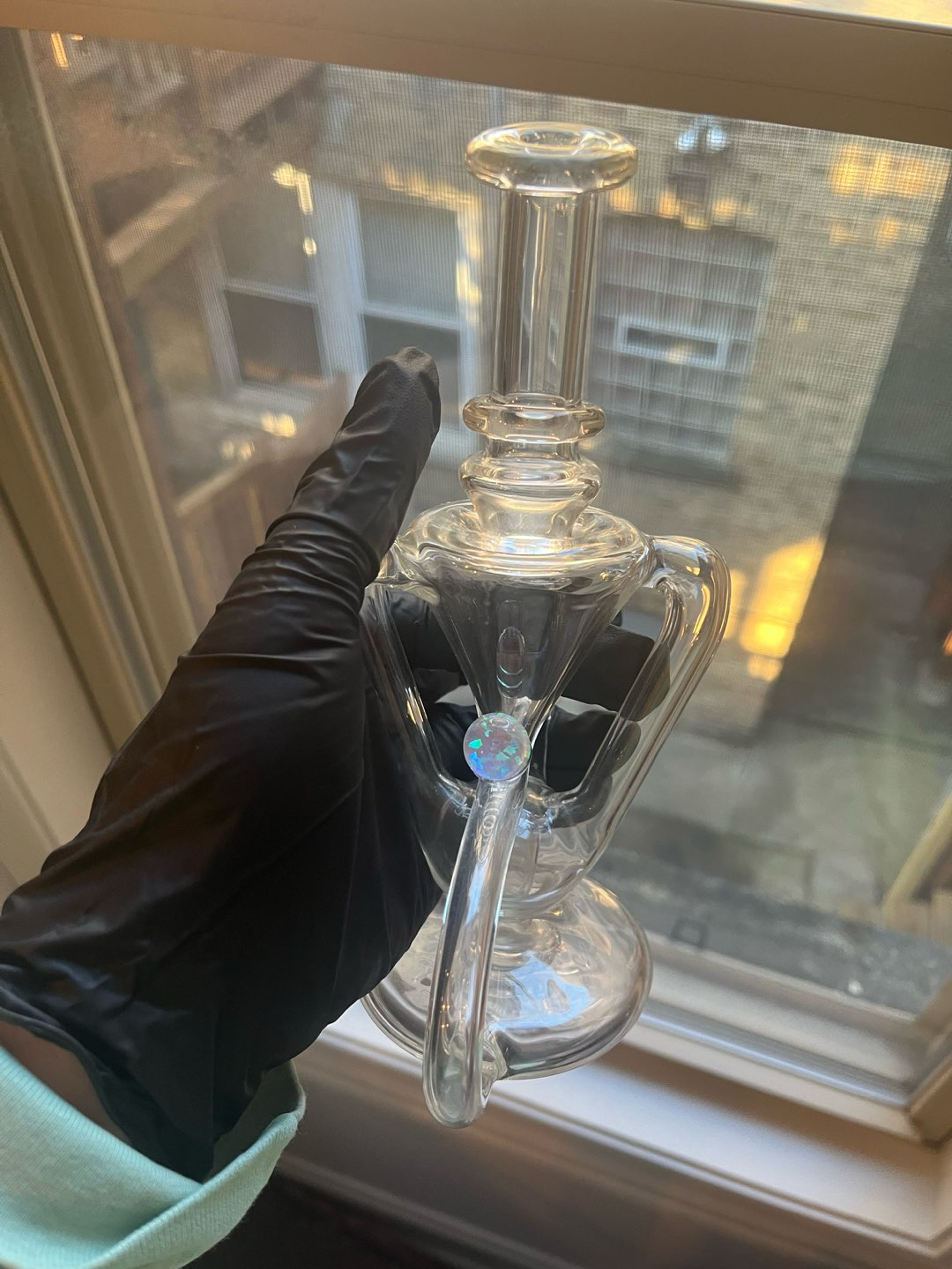 Preview pic of Boogie clear recycler with opal coin