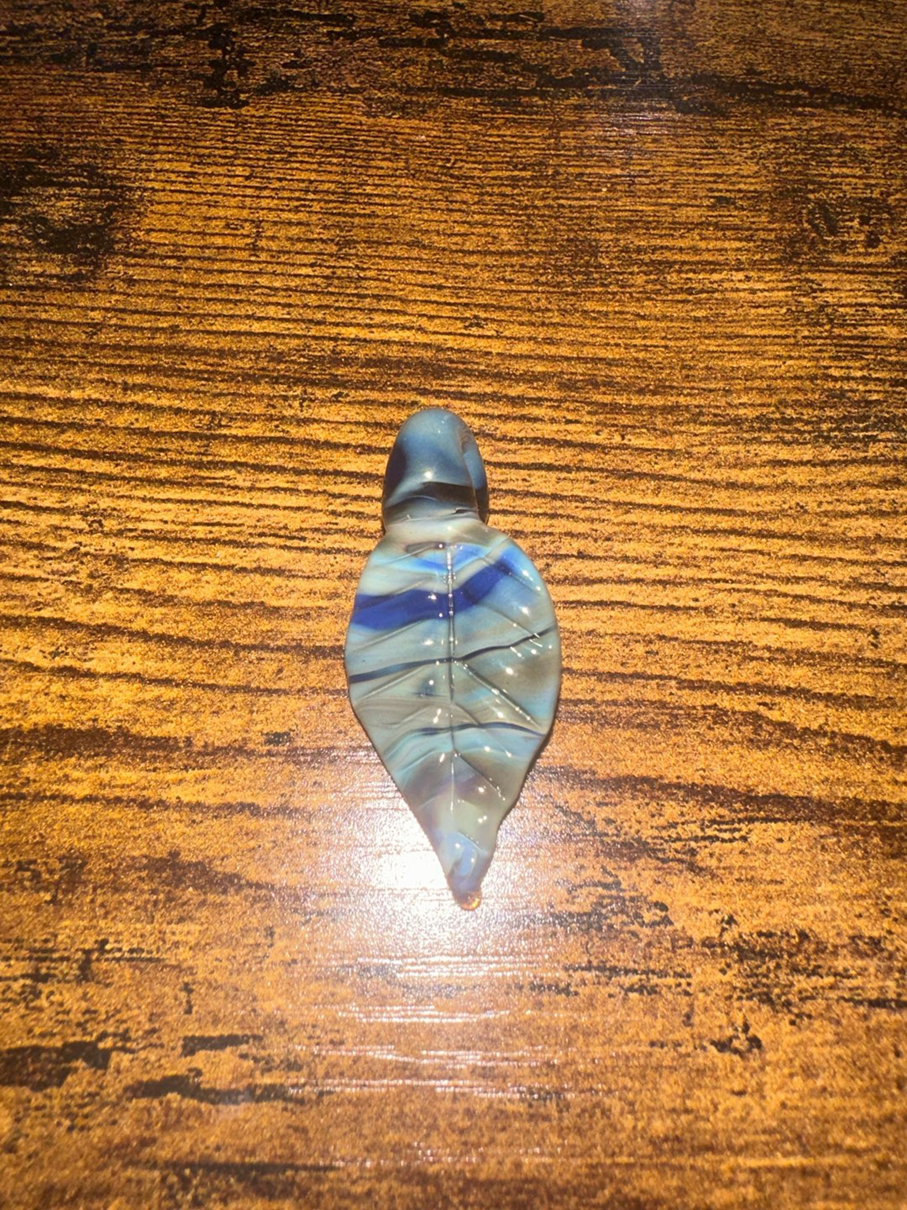 Preview pic of Gbg leaf pendant