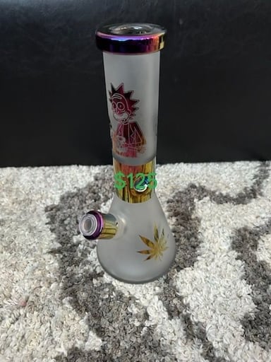 Preview pic of Rick and Morty bong