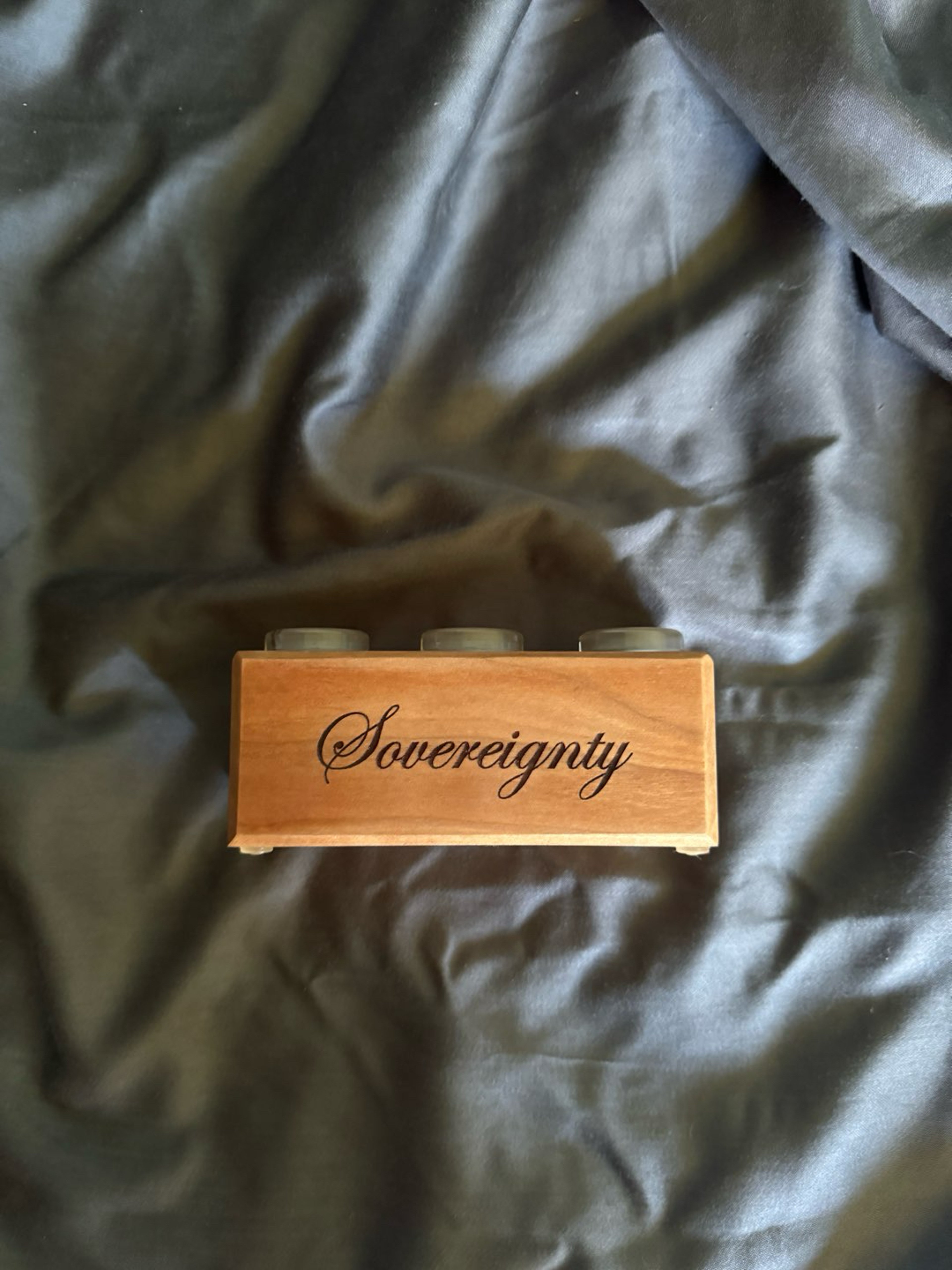 Preview pic of Cherry 3 Slide 0 Poker Sovereignty x Woodworks Stand