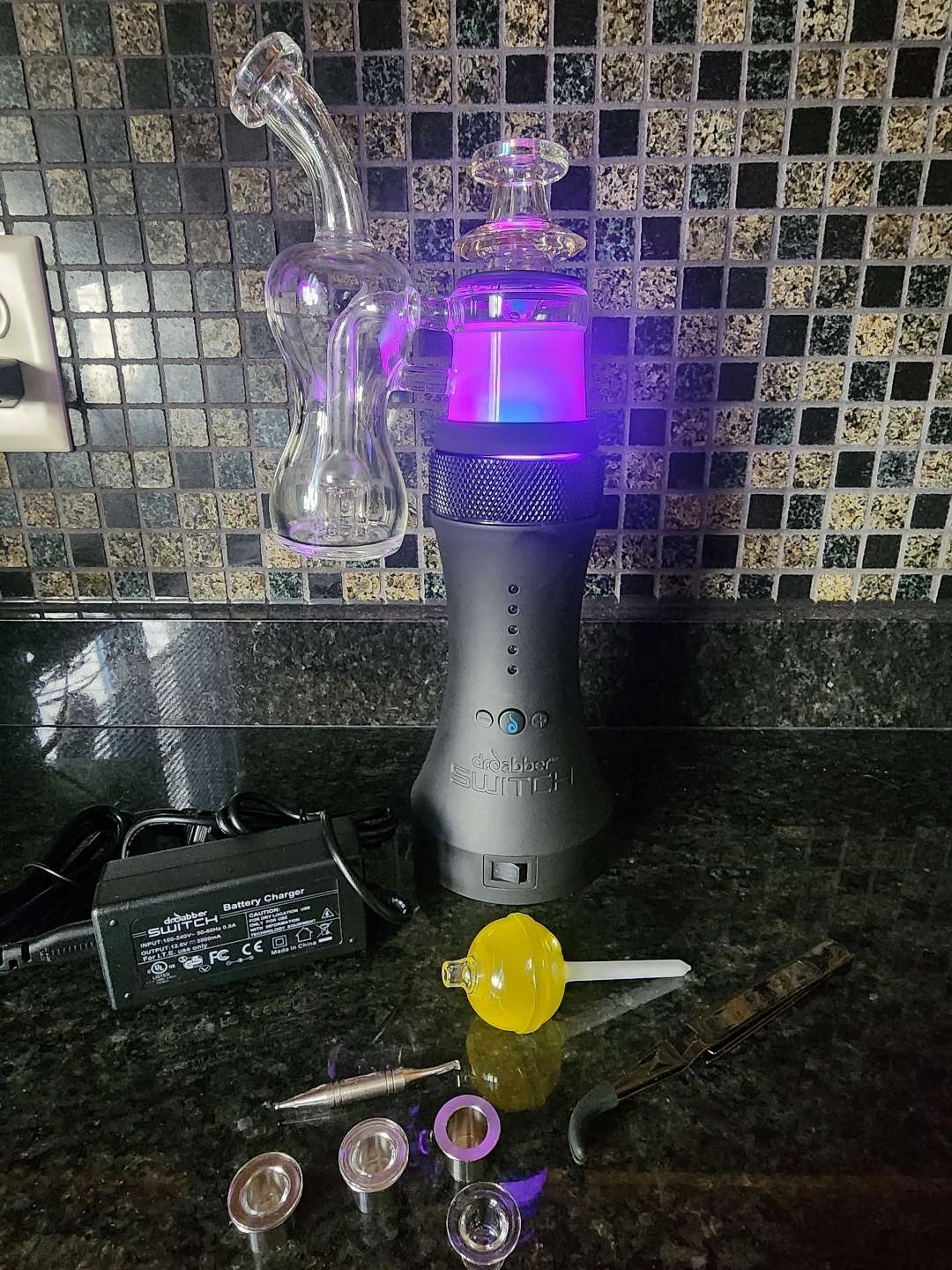 Preview pic of Dr. Dabber Switch Kit w/ 3 quartz dabbing cups + sunset cap (good condition)