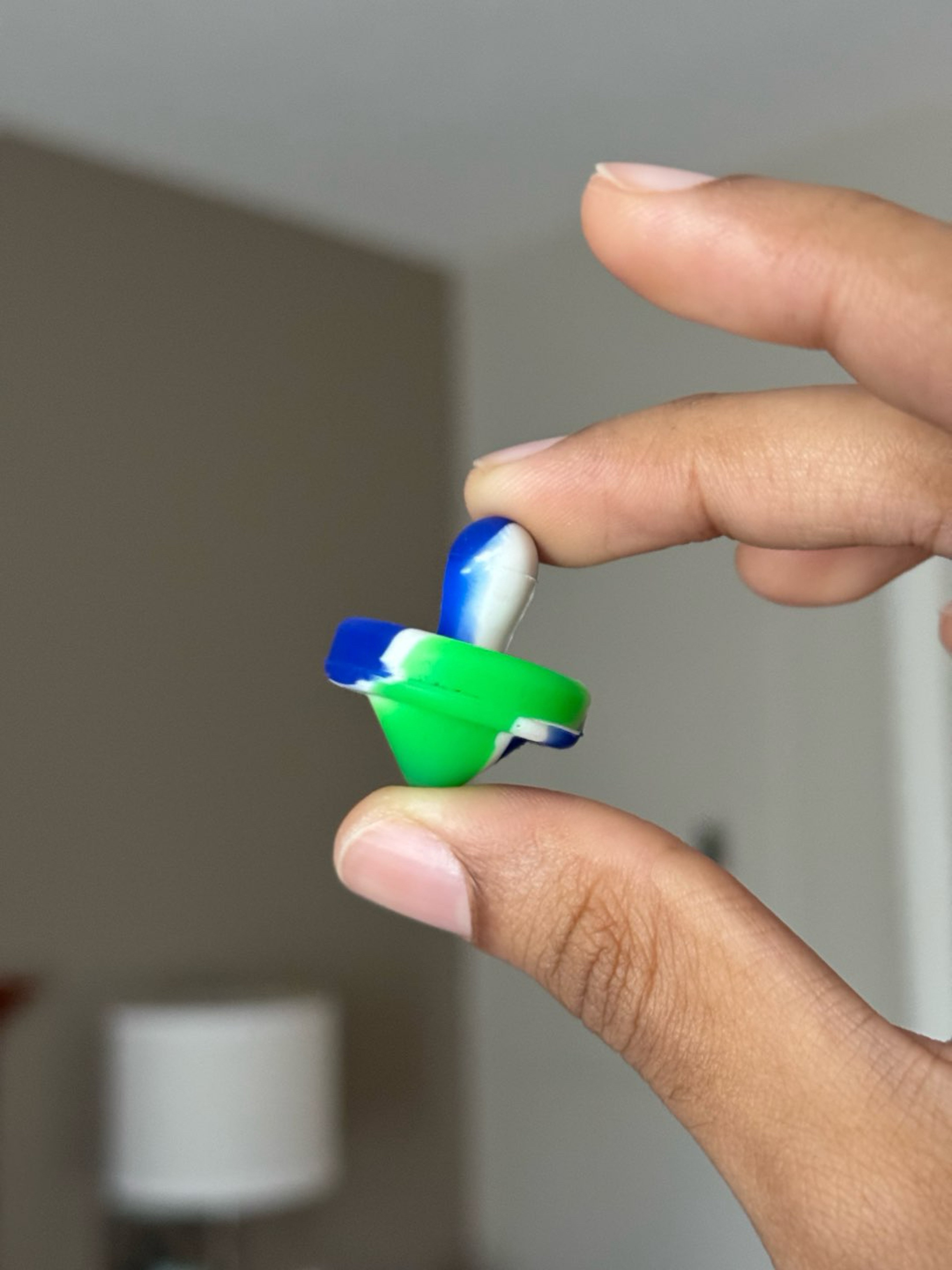 Preview pic of BLUE GREEN AND WHITE RUBBER SPINNER CAP