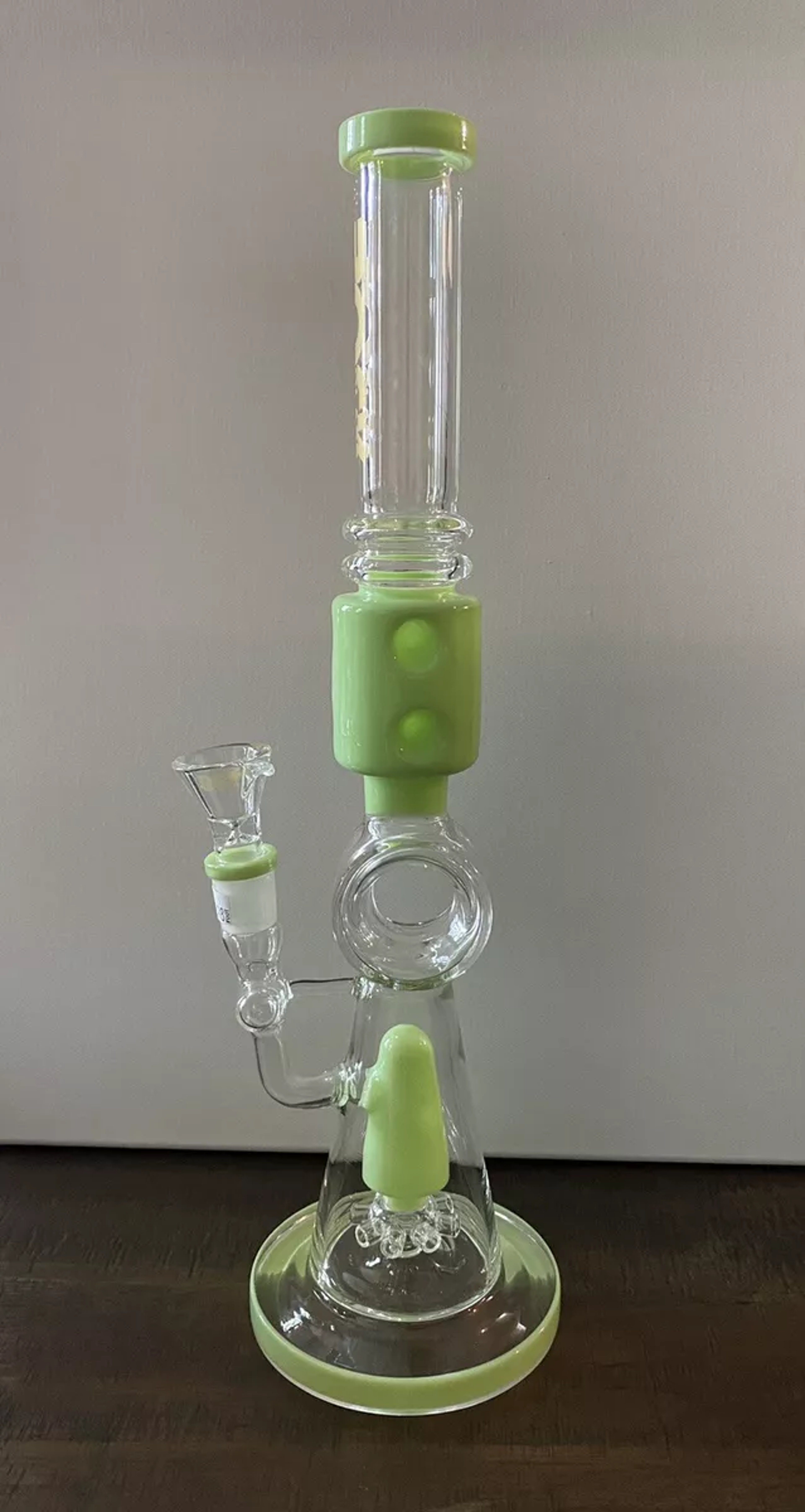 Preview pic of 16" Limelight green bong