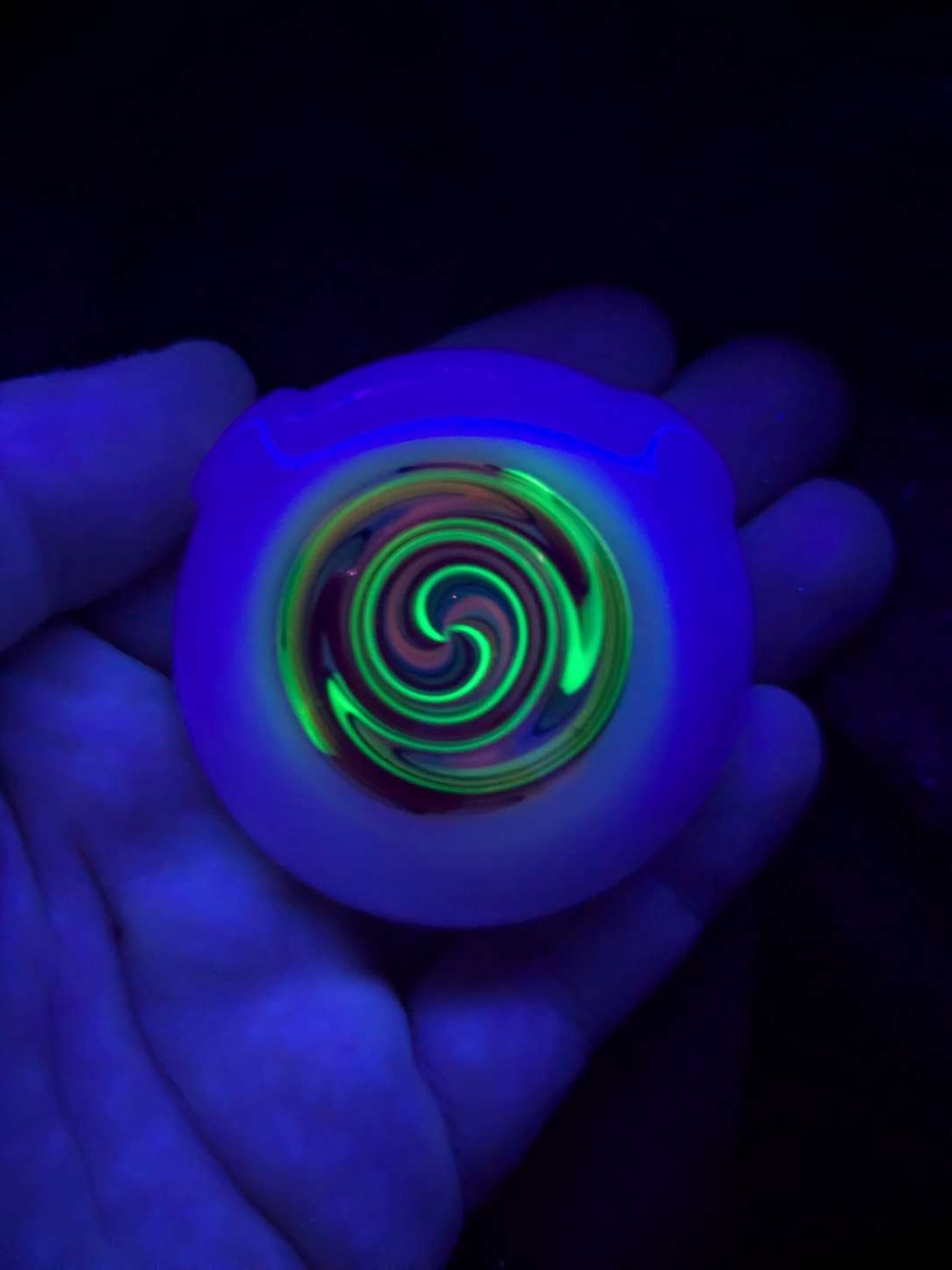 Preview pic of UV wigwag pendant
