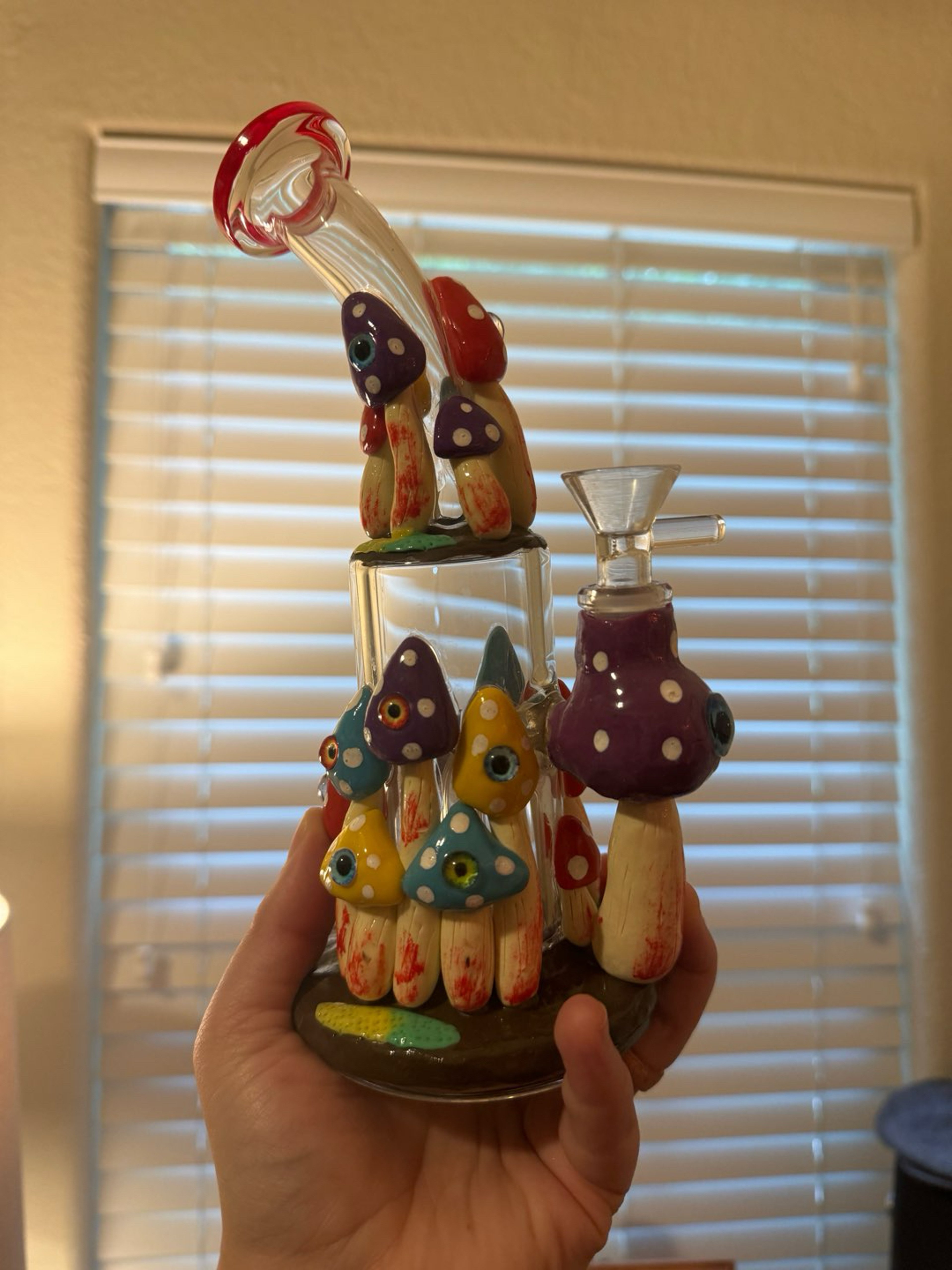 Preview pic of UV Reactive Mushroom Bong