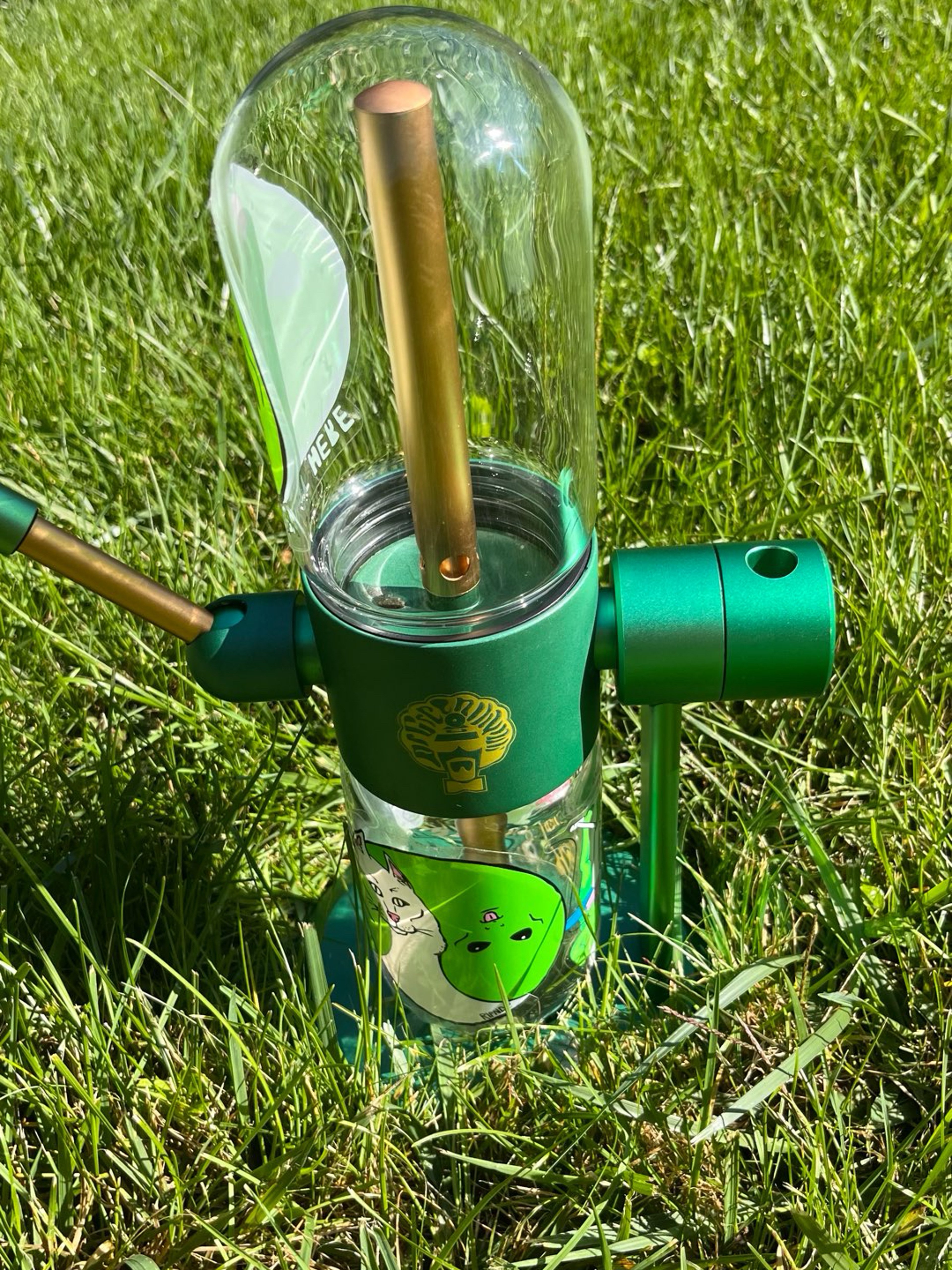 Preview pic of Stüden Glass Gravity Hookah/bong – Green & Gold (Largest Size)