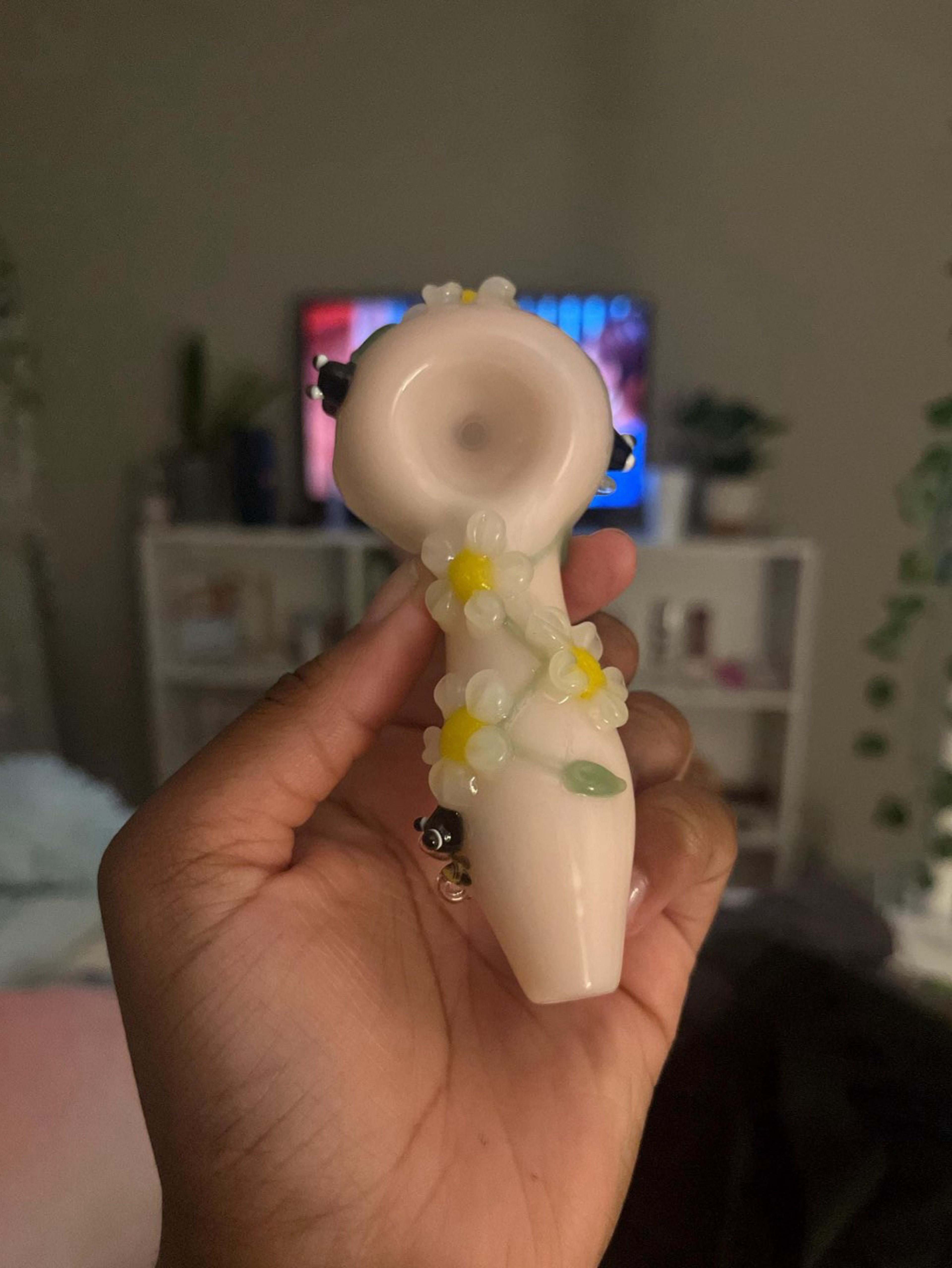 Preview pic of Flowers & Bée Hand Pipe