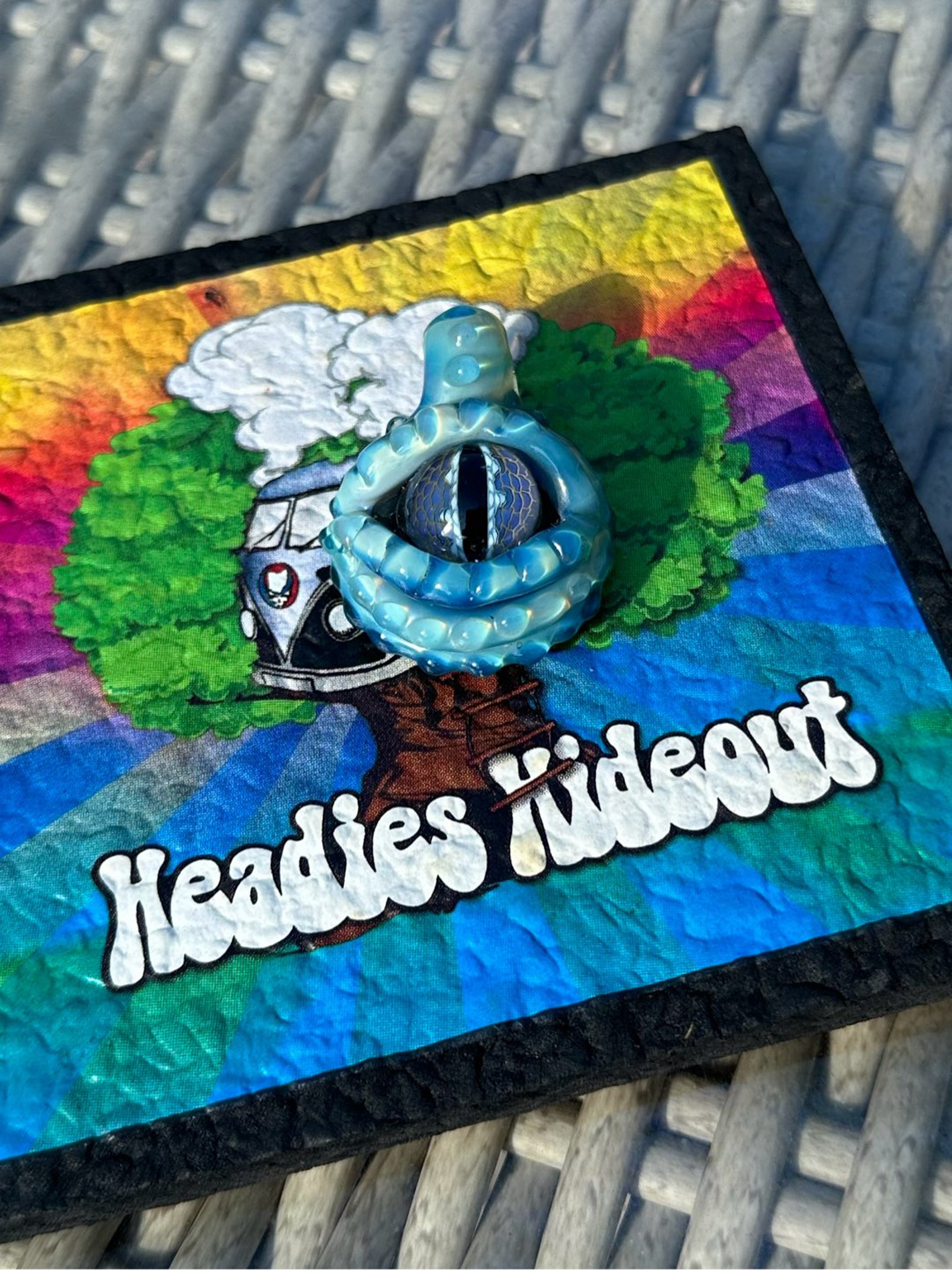 Preview pic of Mako Glass Pendant + Headies Hideout Moodmat