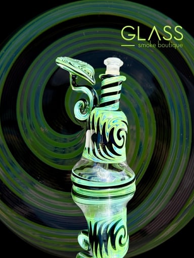 Preview pic of Pandemic Glass green & black wig-wag rig